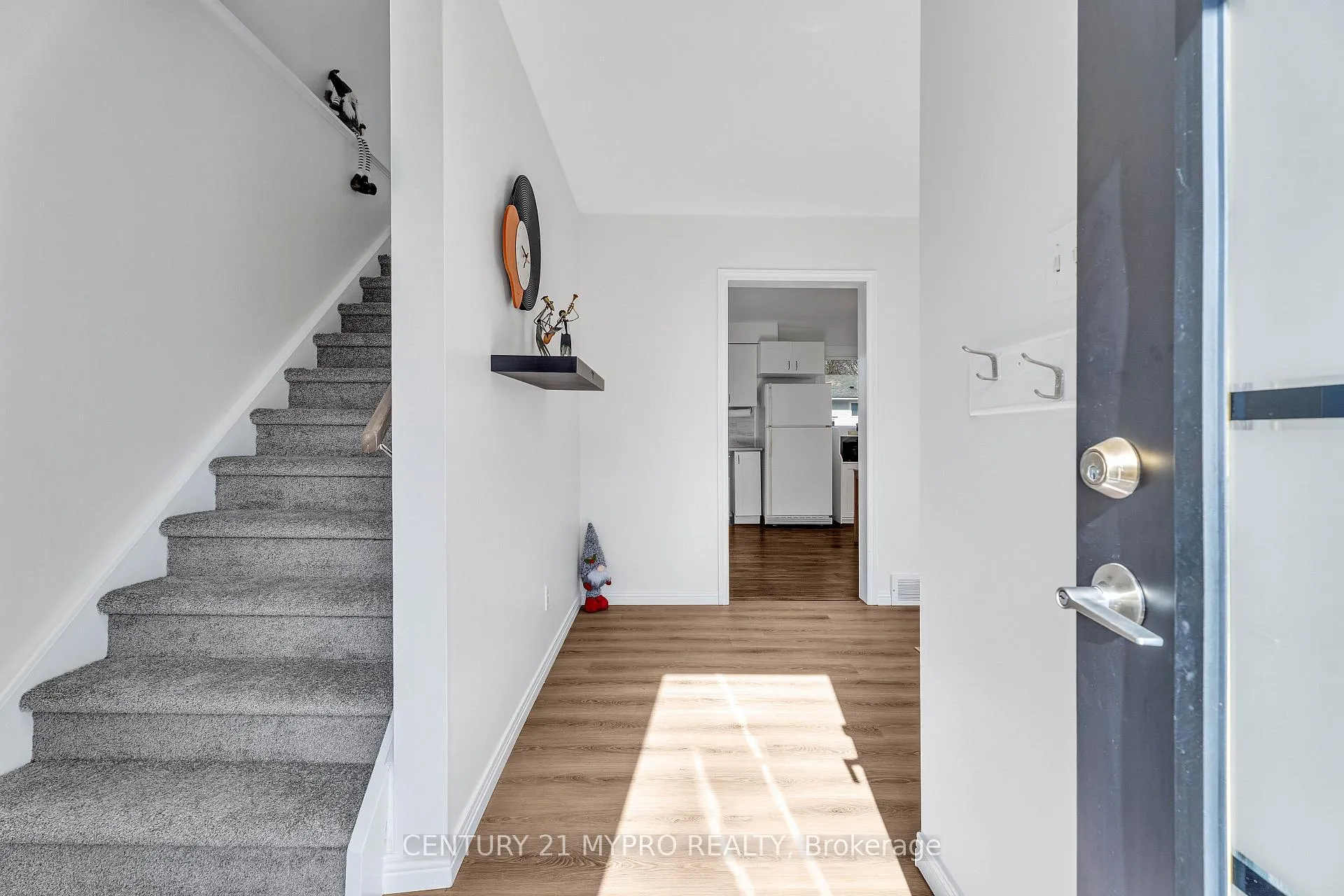 Photo 4 of 1710 Culver Drive, London, East H — HOMEH
