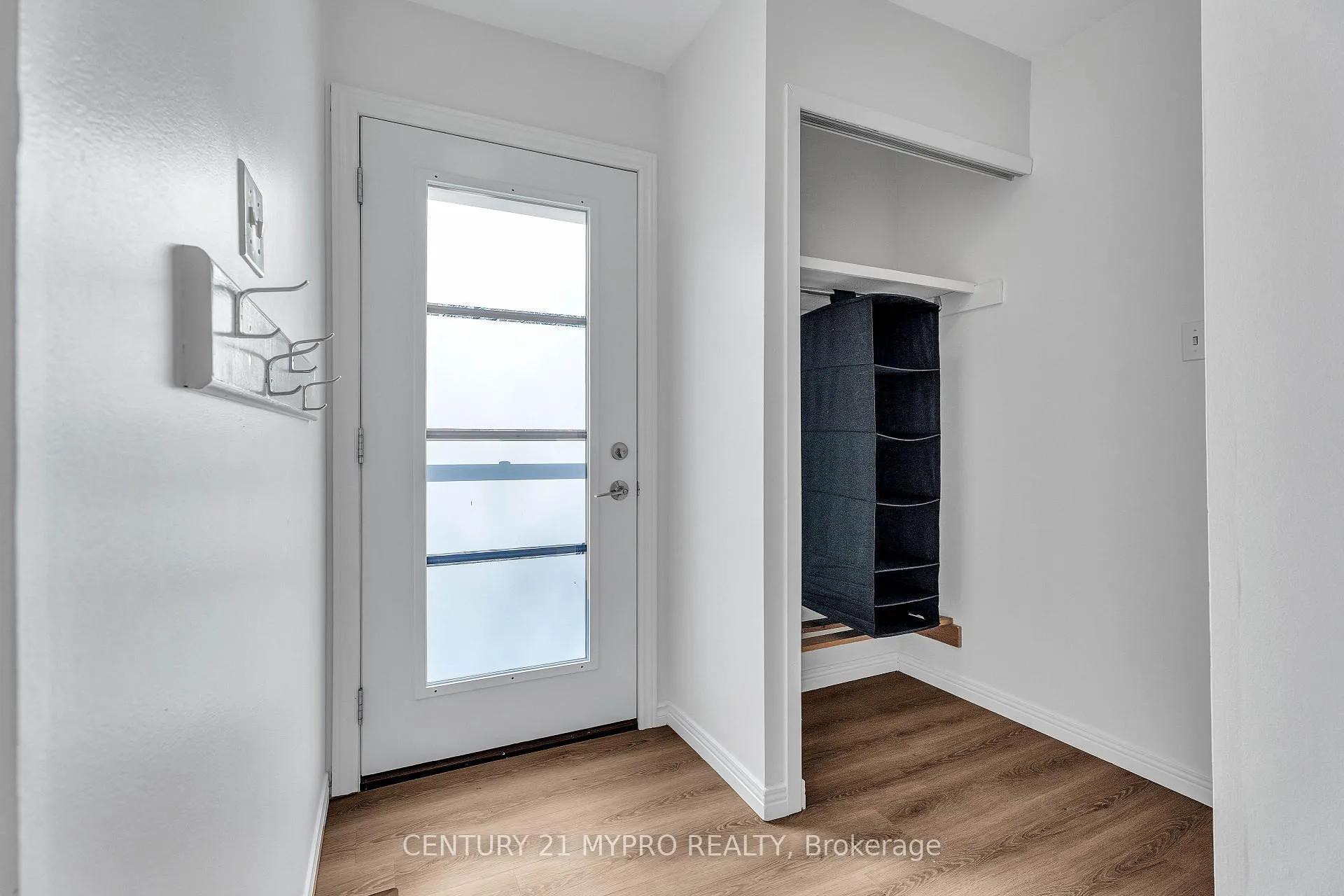 Photo 5 of 1710 Culver Drive, London, East H — HOMEH