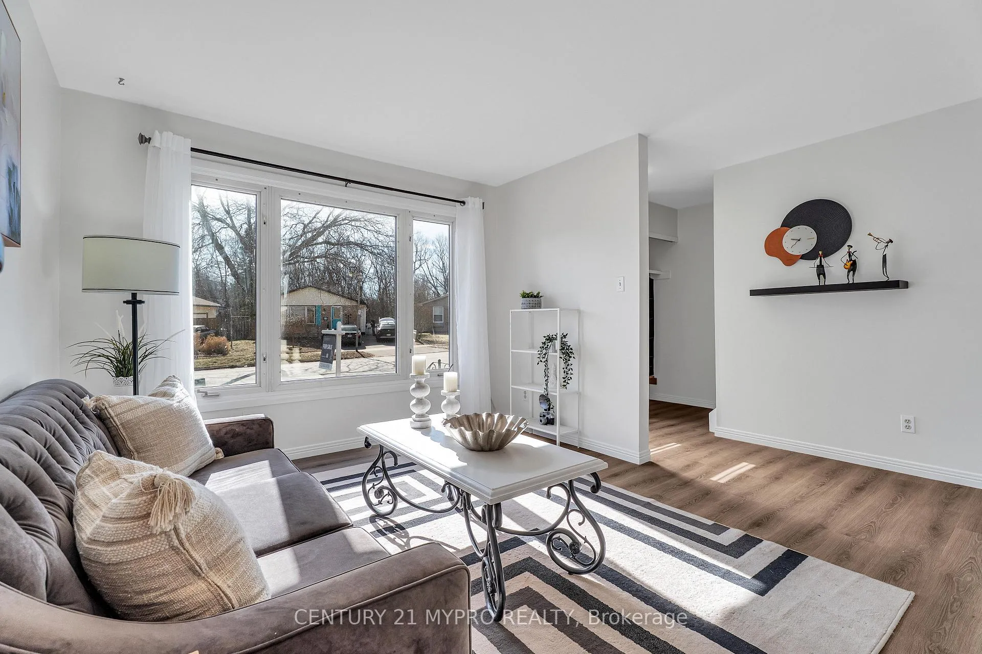Photo 8 of 1710 Culver Drive, London, East H — HOMEH