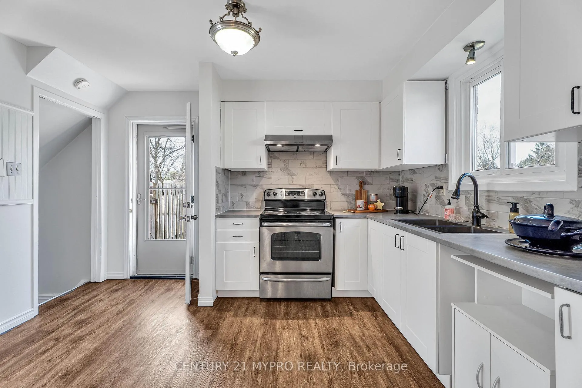 Photo 11 of 1710 Culver Drive, London, East H — HOMEH