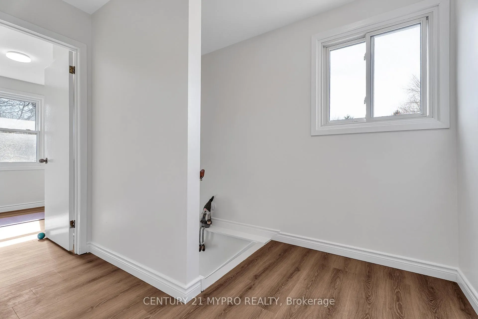 Photo 15 of 1710 Culver Drive, London, East H — HOMEH