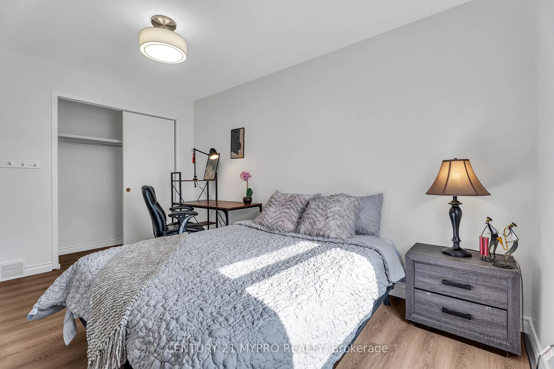 Photo 17 of 1710 Culver Drive, London, East H — HOMEH