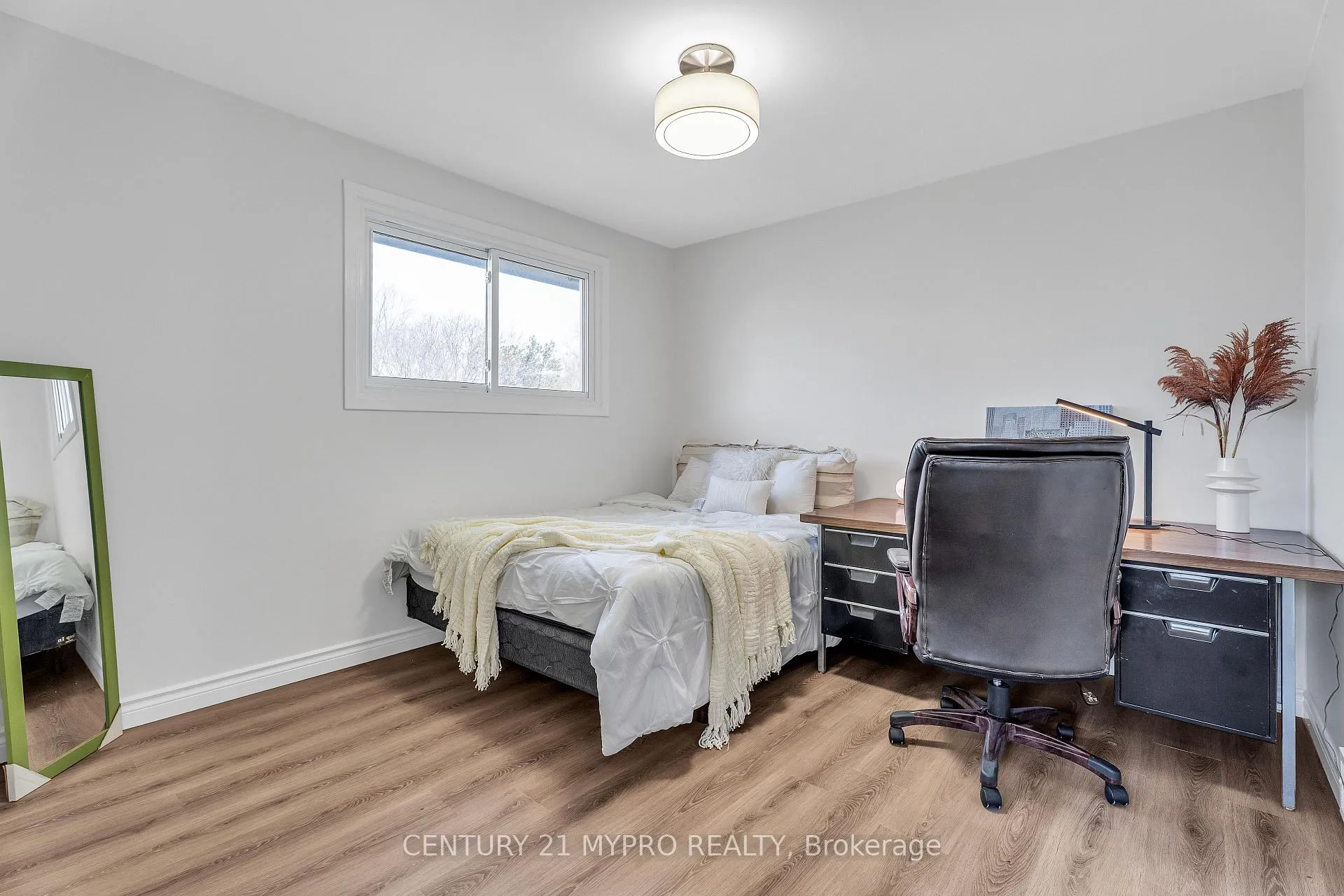 Photo 18 of 1710 Culver Drive, London, East H — HOMEH