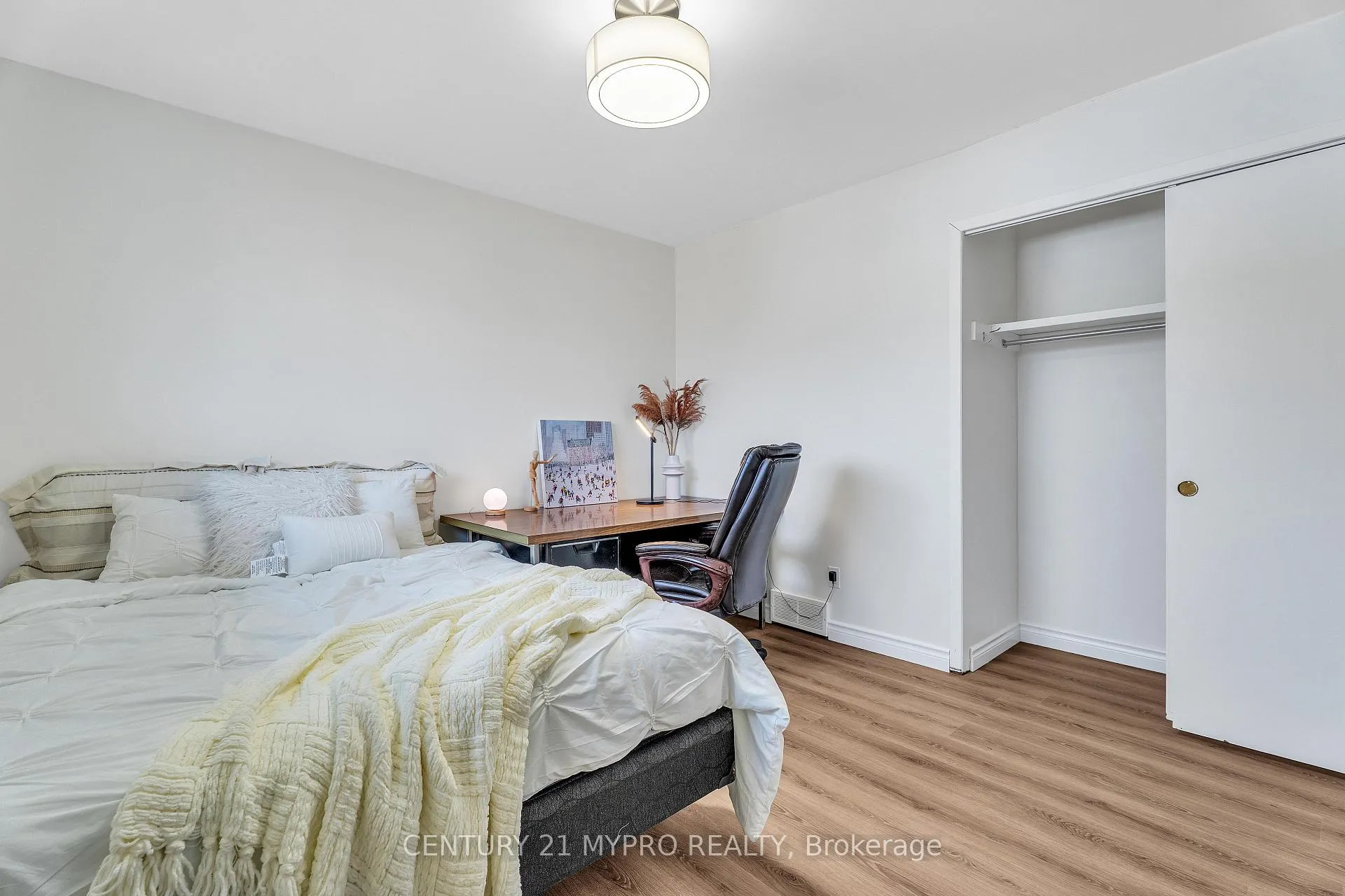 Photo 19 of 1710 Culver Drive, London, East H — HOMEH