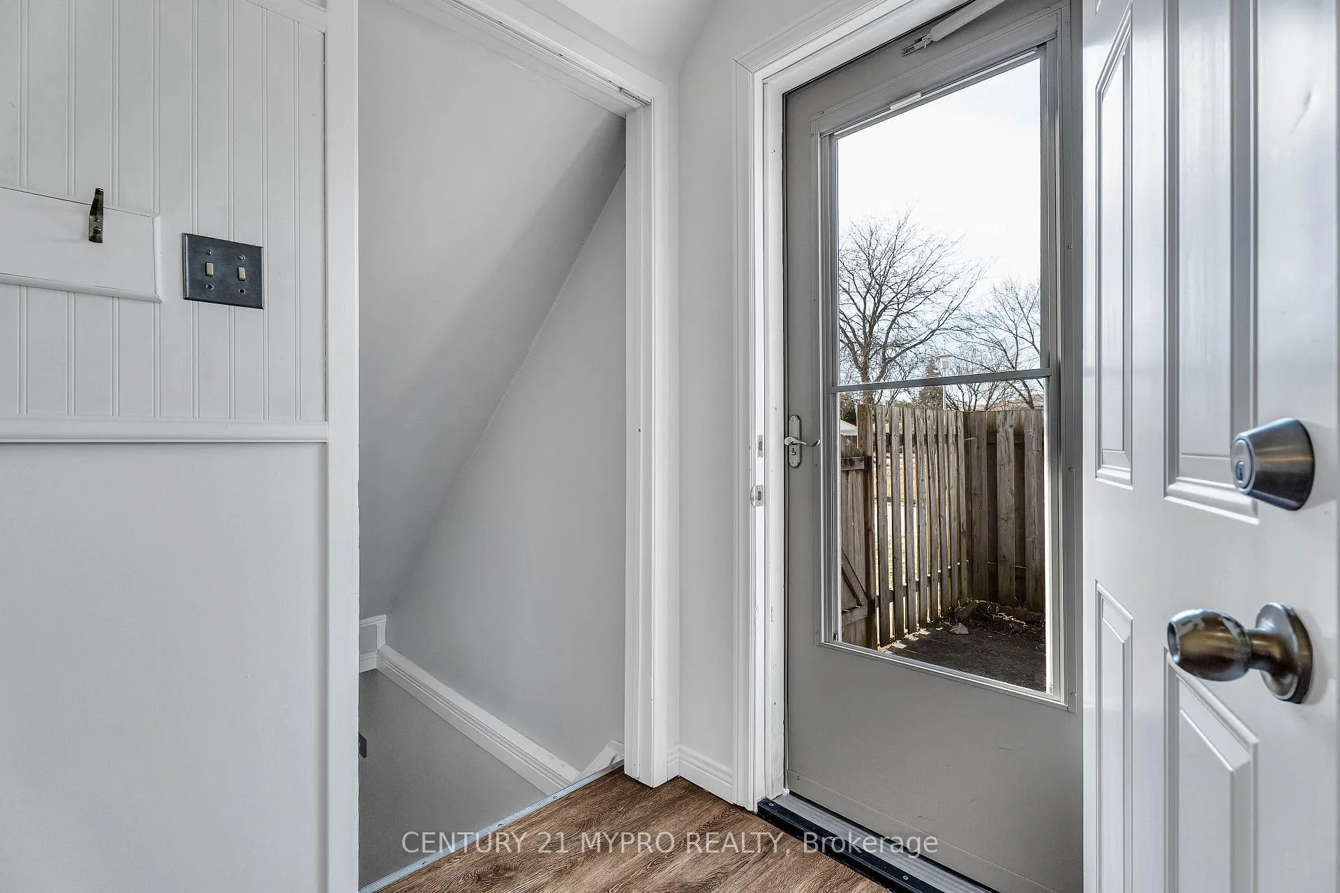 Photo 23 of 1710 Culver Drive, London, East H — HOMEH