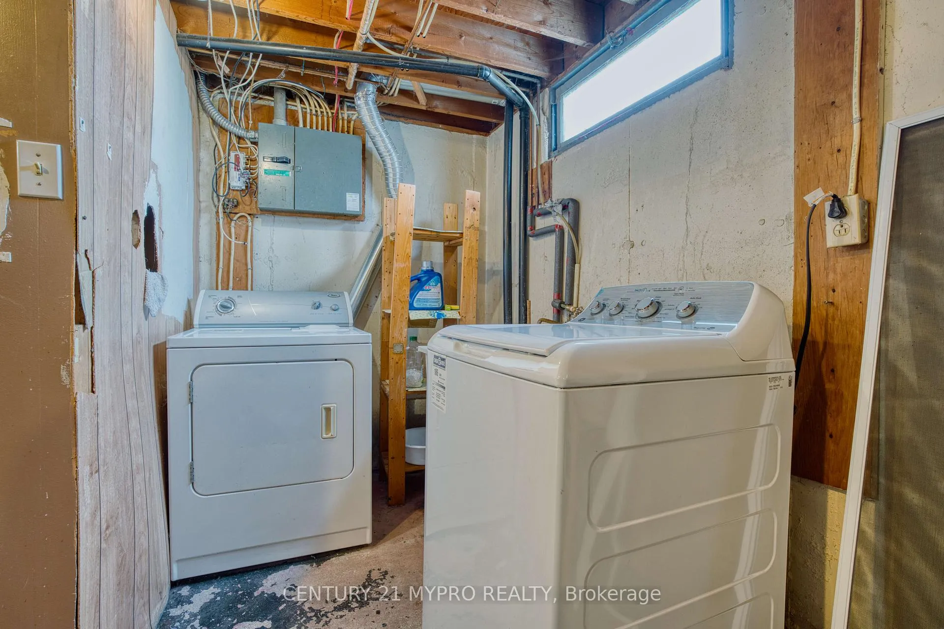 Photo 28 of 1710 Culver Drive, London, East H — HOMEH