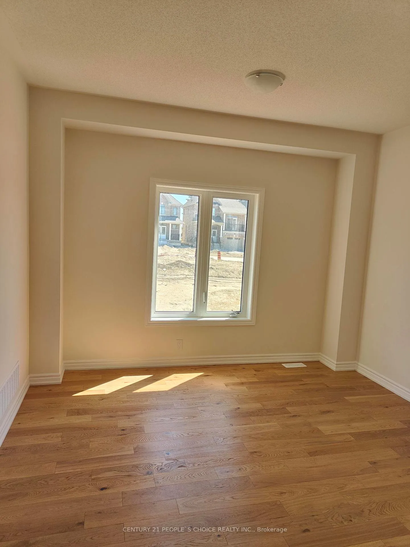 Photo 5 of 6 Fenn Crescent, New Tecumseth, Alliston — HOMEH