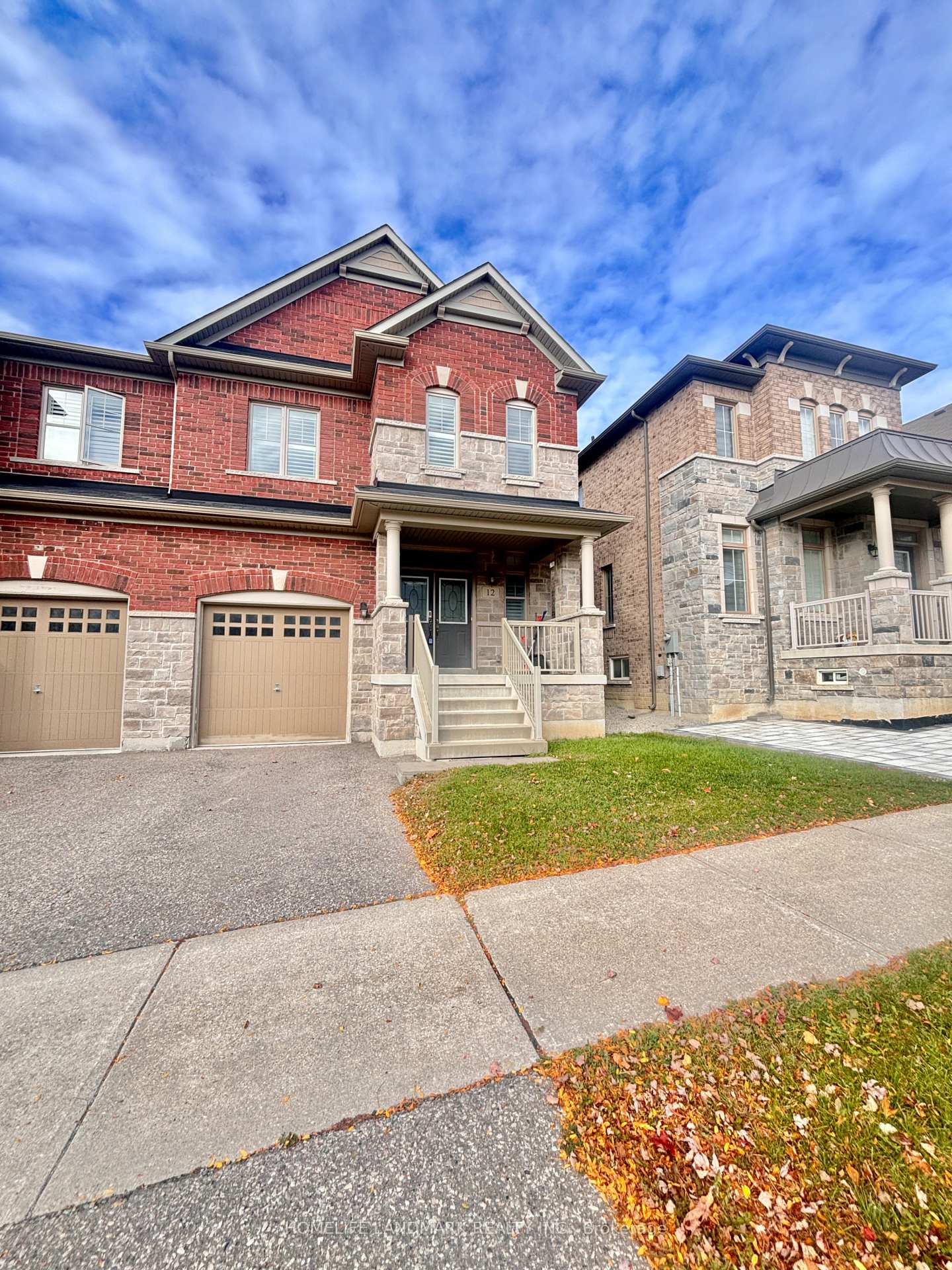 Photo 2 of 12 Hua Du Avenue, Markham, Berczy — HOMEH