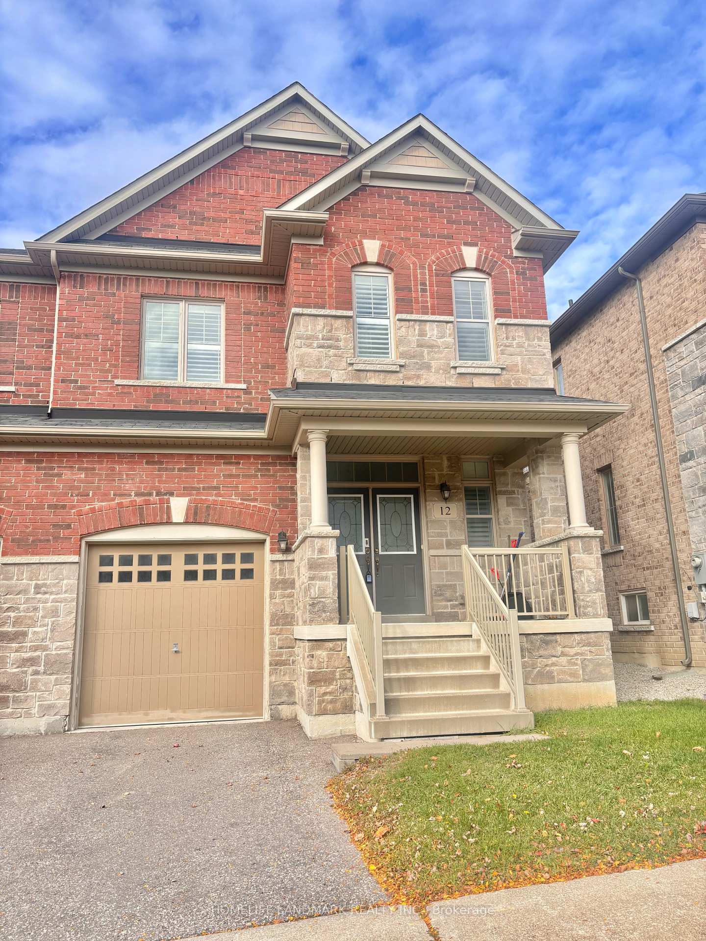 Photo 3 of 12 Hua Du Avenue, Markham, Berczy — HOMEH