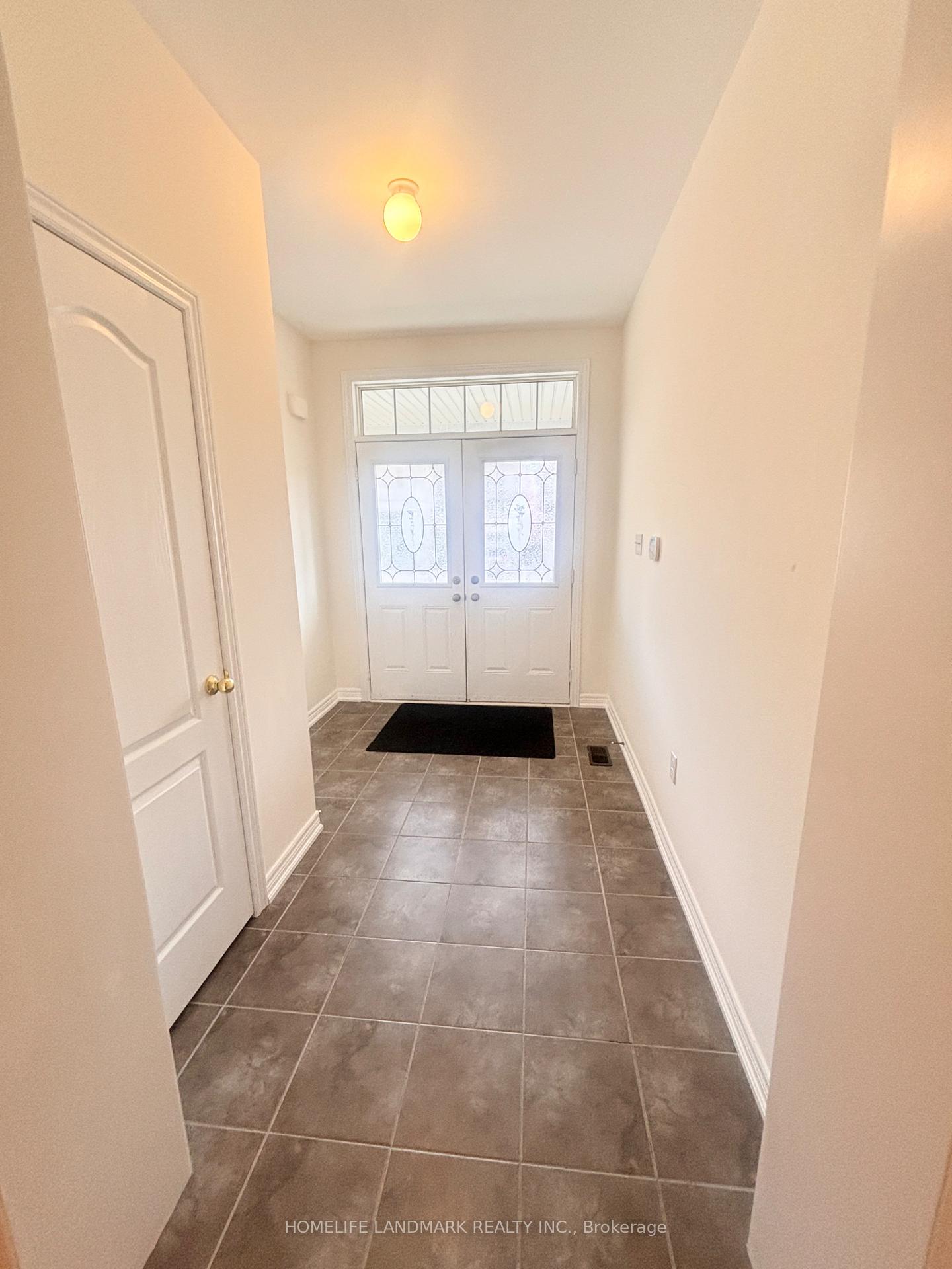 Photo 5 of 12 Hua Du Avenue, Markham, Berczy — HOMEH