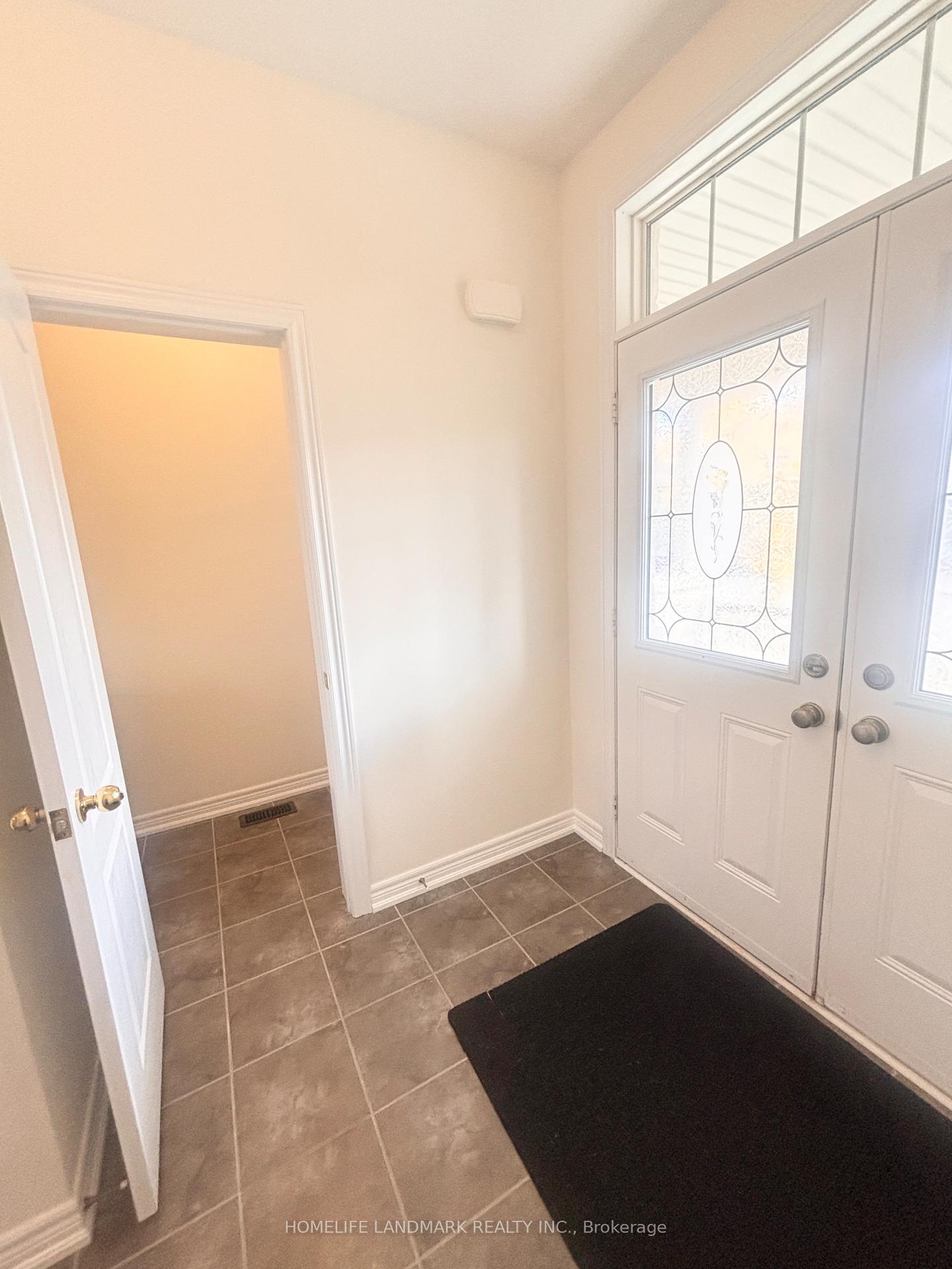 Photo 6 of 12 Hua Du Avenue, Markham, Berczy — HOMEH