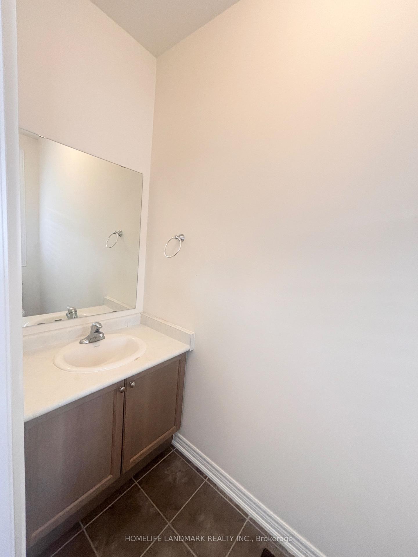 Photo 7 of 12 Hua Du Avenue, Markham, Berczy — HOMEH