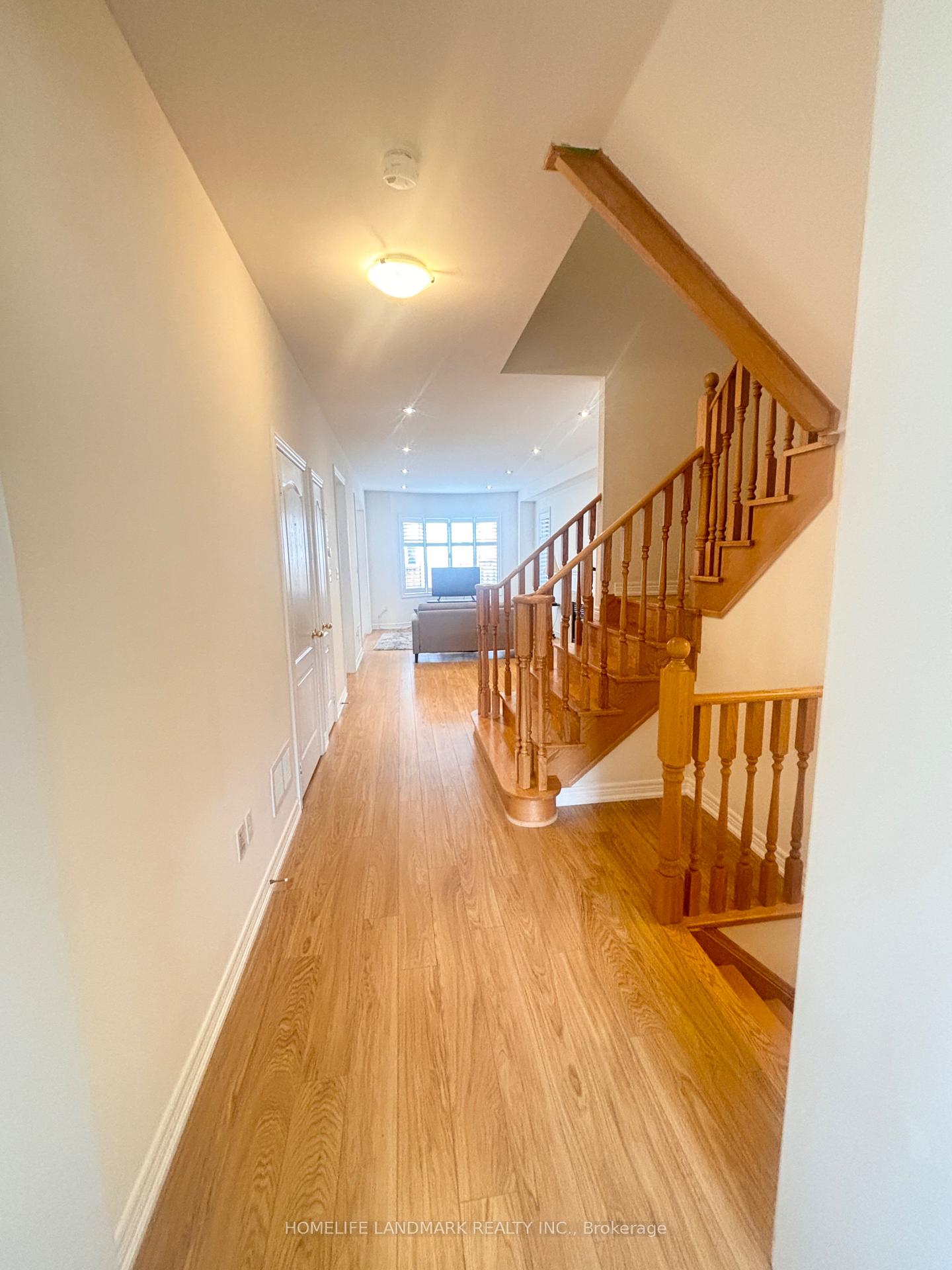Photo 10 of 12 Hua Du Avenue, Markham, Berczy — HOMEH