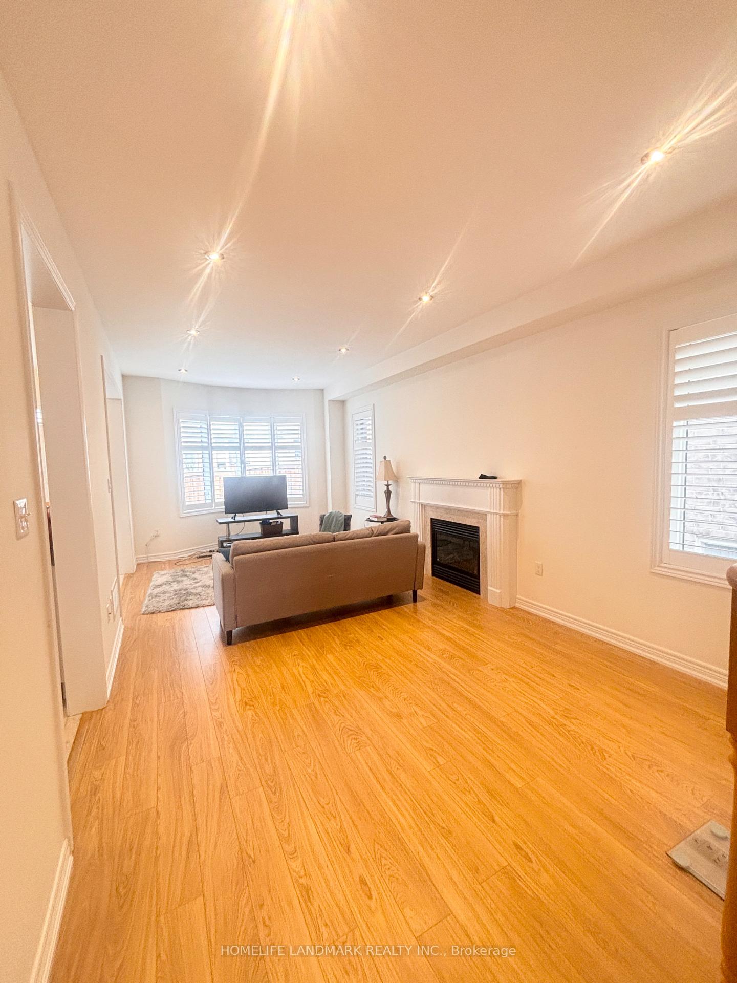 Photo 11 of 12 Hua Du Avenue, Markham, Berczy — HOMEH