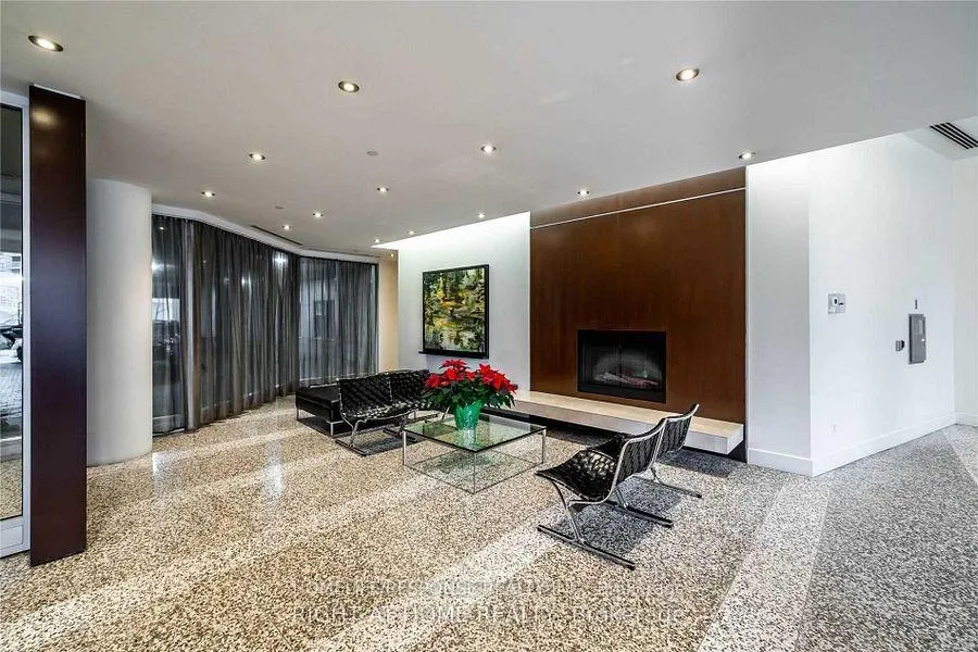 Photo 2 of Unit 1709, 208 Queens Quay, Toronto, Waterfront Communities — HOMEH