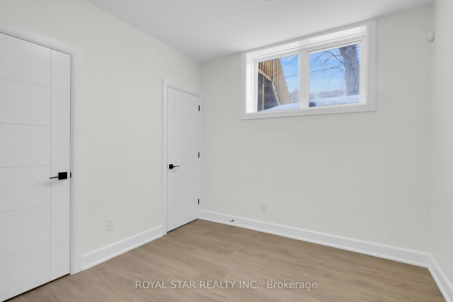 Photo 5 of Unit Bsmt, 547 Mutual Street, Ottawa, Castle Heights — HOMEH