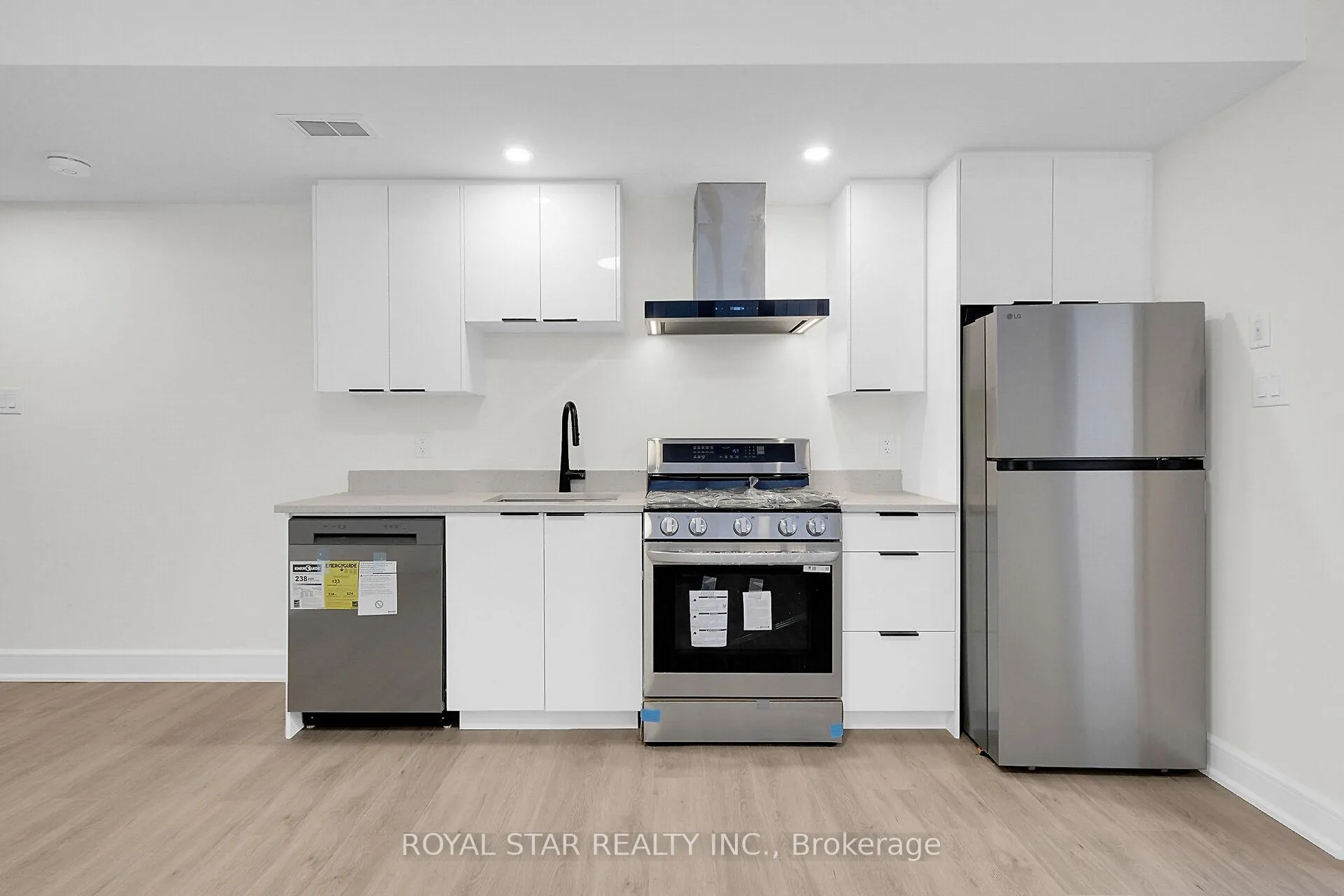 Photo 7 of Unit Bsmt, 547 Mutual Street, Ottawa, Castle Heights — HOMEH