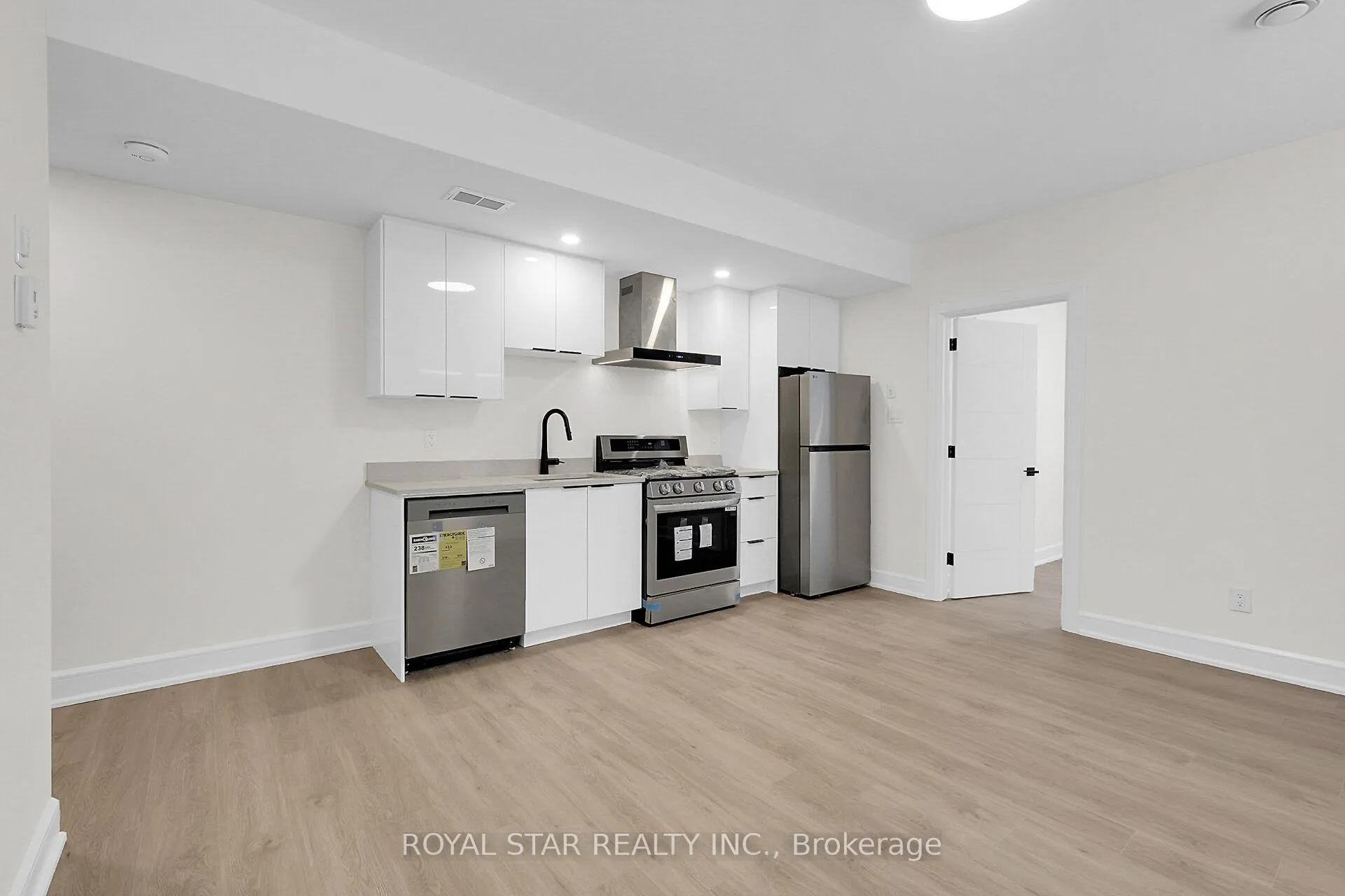 Photo 8 of Unit Bsmt, 547 Mutual Street, Ottawa, Castle Heights — HOMEH