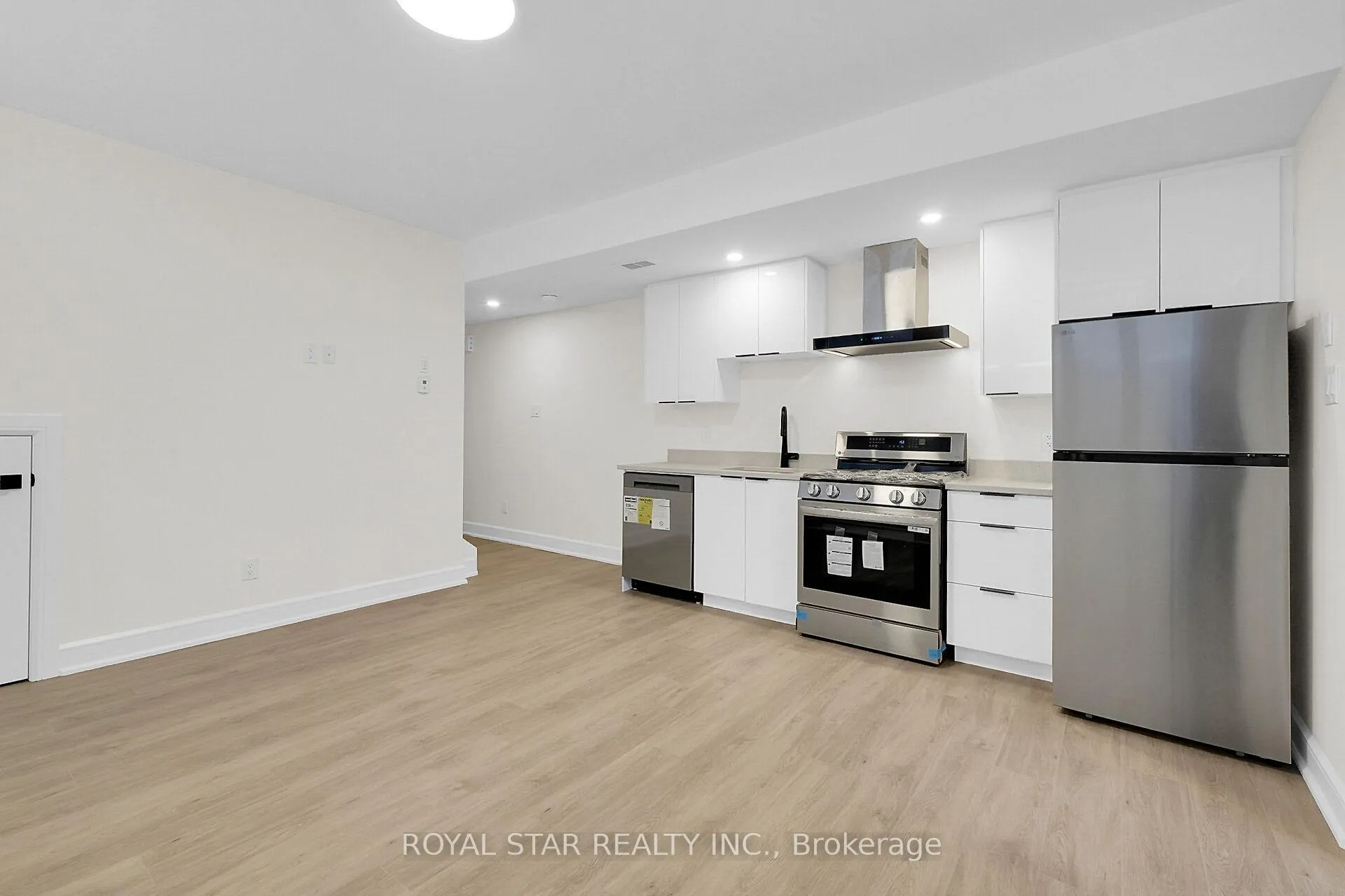 Photo 9 of Unit Bsmt, 547 Mutual Street, Ottawa, Castle Heights — HOMEH
