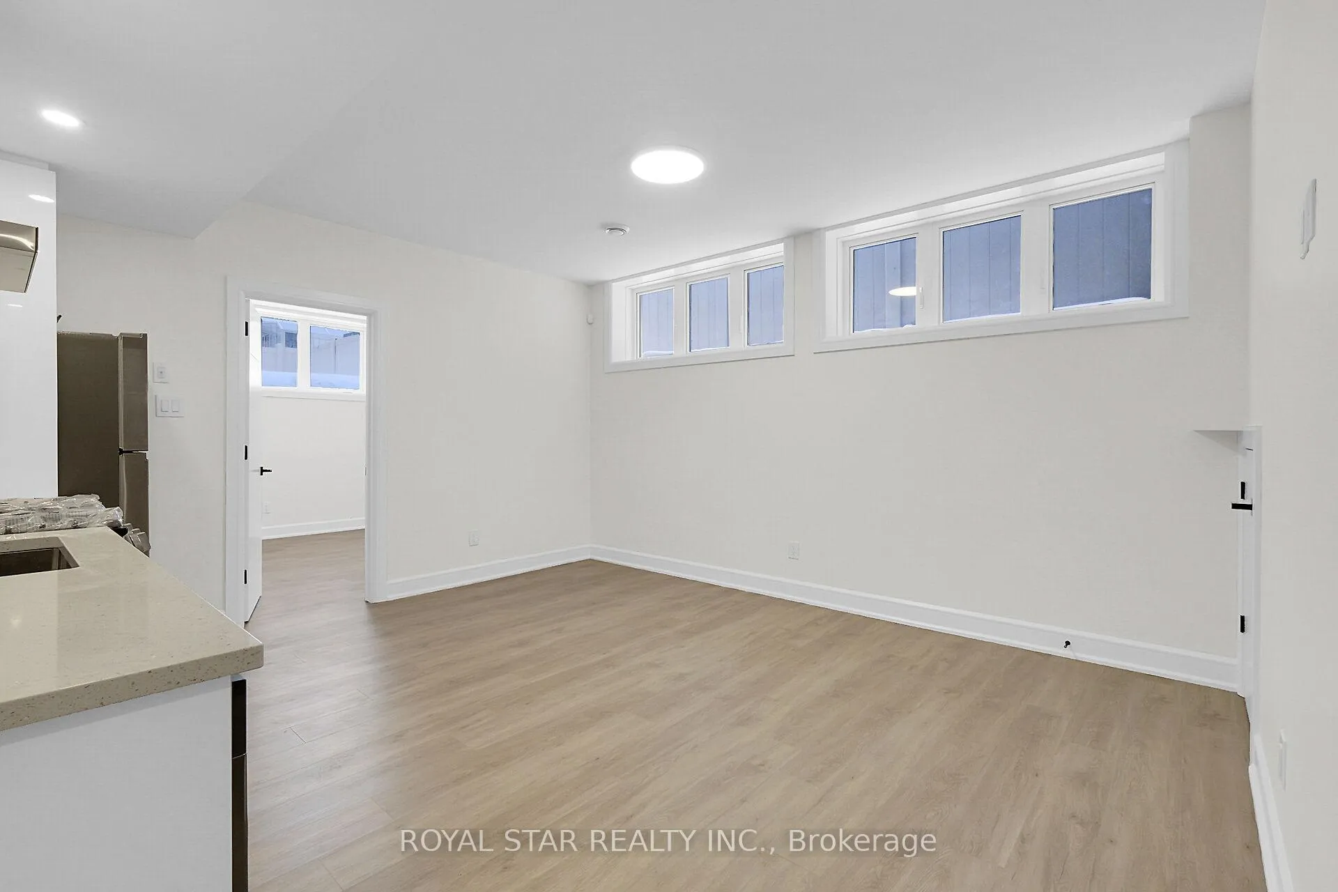 Photo 10 of Unit Bsmt, 547 Mutual Street, Ottawa, Castle Heights — HOMEH