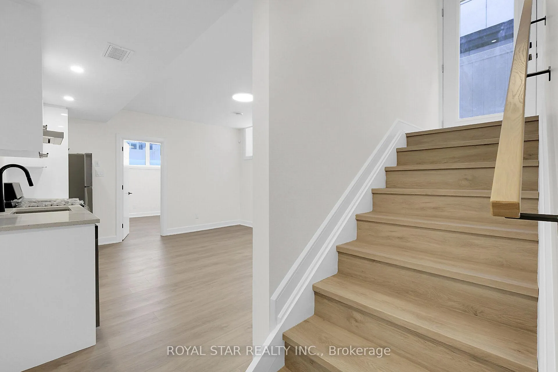 Photo 15 of Unit Bsmt, 547 Mutual Street, Ottawa, Castle Heights — HOMEH