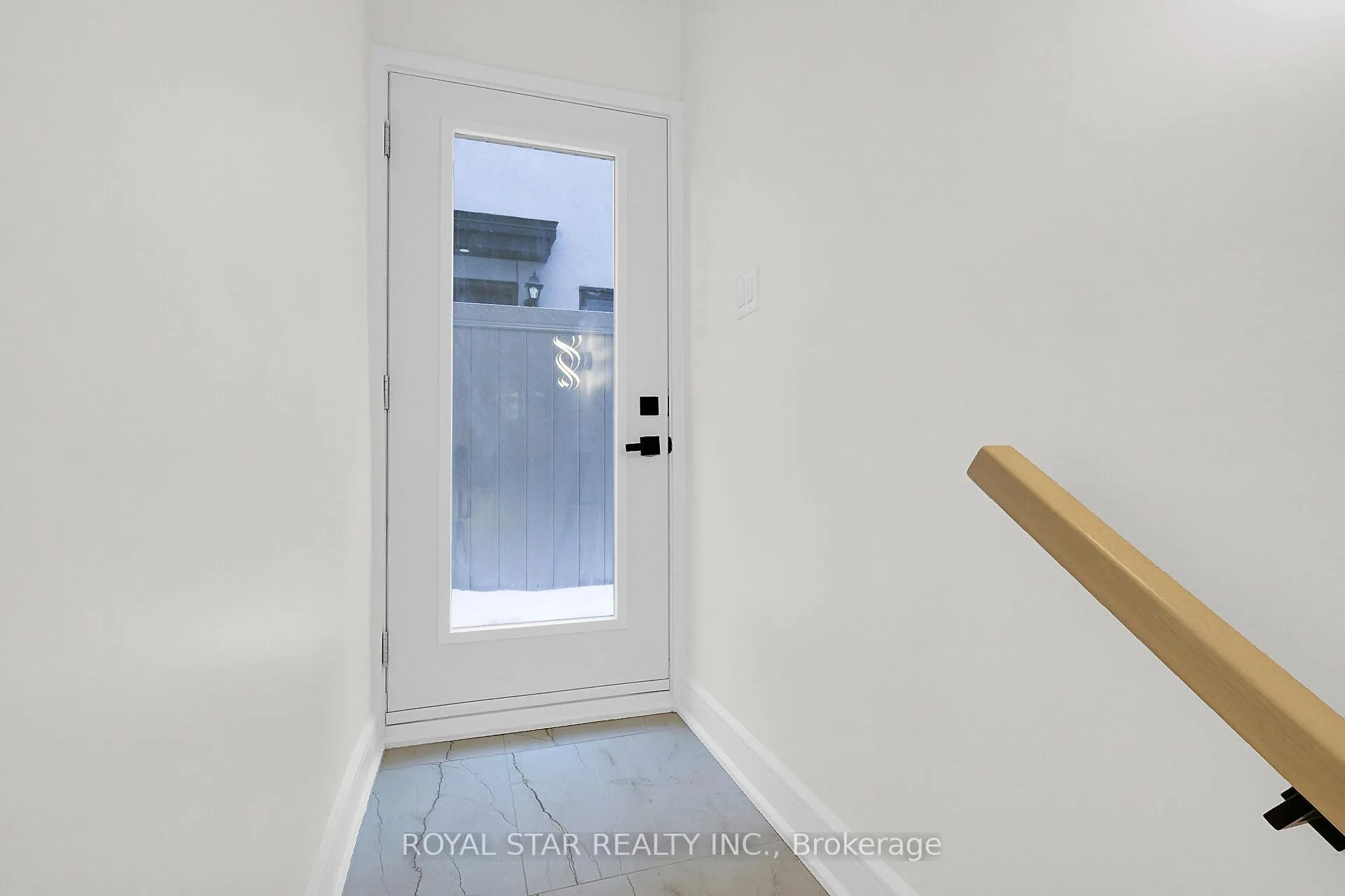Photo 16 of Unit Bsmt, 547 Mutual Street, Ottawa, Castle Heights — HOMEH