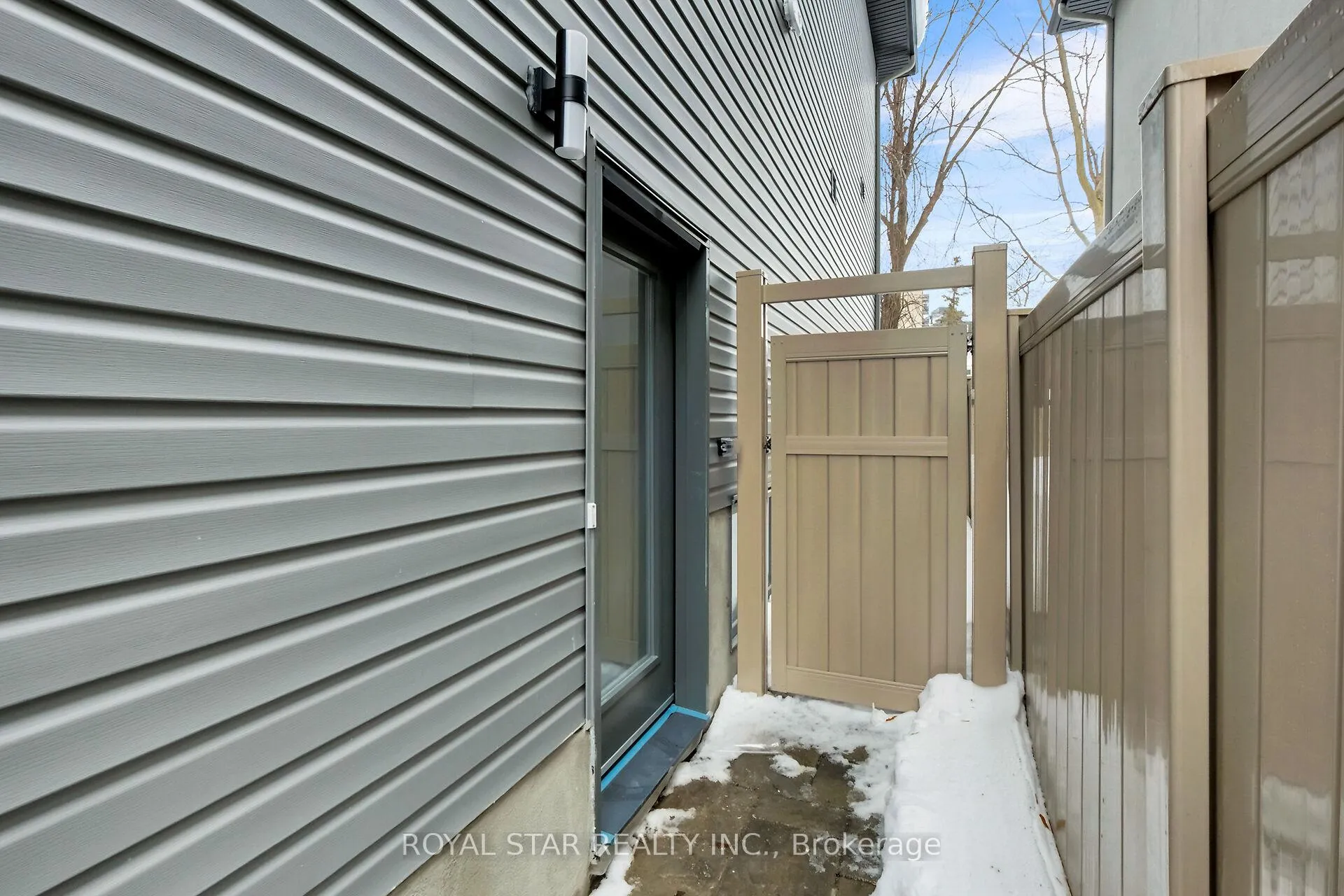 Photo 17 of Unit Bsmt, 547 Mutual Street, Ottawa, Castle Heights — HOMEH
