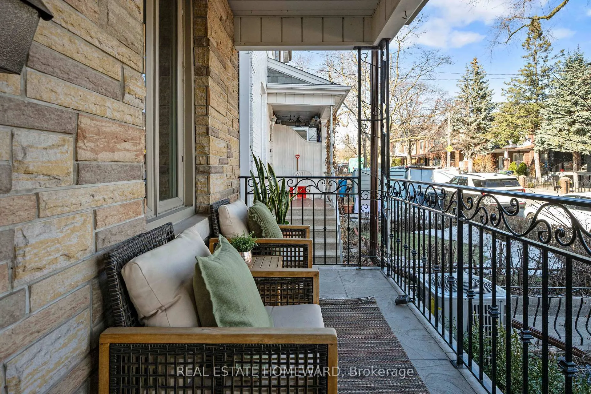 Photo 3 of 142 Bellwoods Avenue, Toronto, Trinity-Bellwoods — HOMEH
