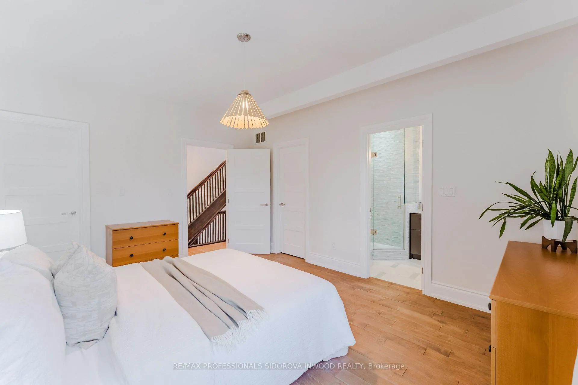 Photo 15 of 51 Harvard Avenue, Toronto, Roncesvalles — HOMEH