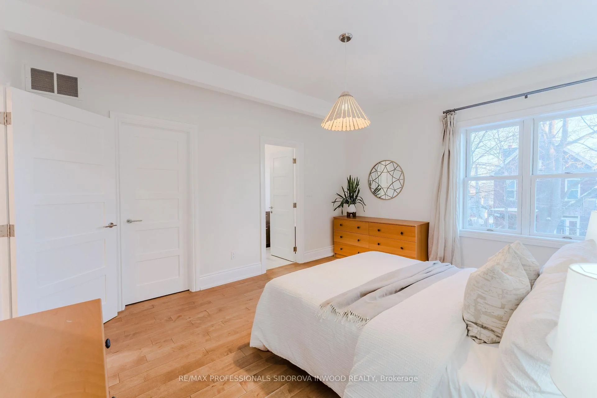 Photo 16 of 51 Harvard Avenue, Toronto, Roncesvalles — HOMEH