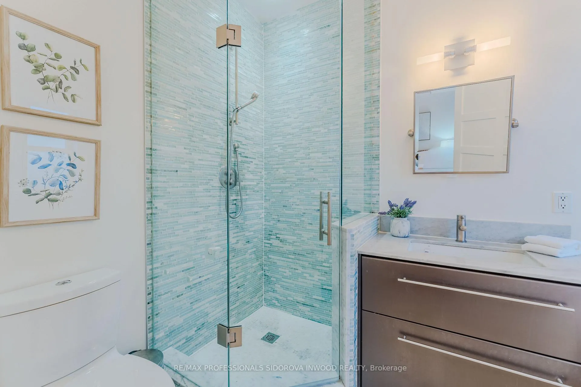 Photo 17 of 51 Harvard Avenue, Toronto, Roncesvalles — HOMEH