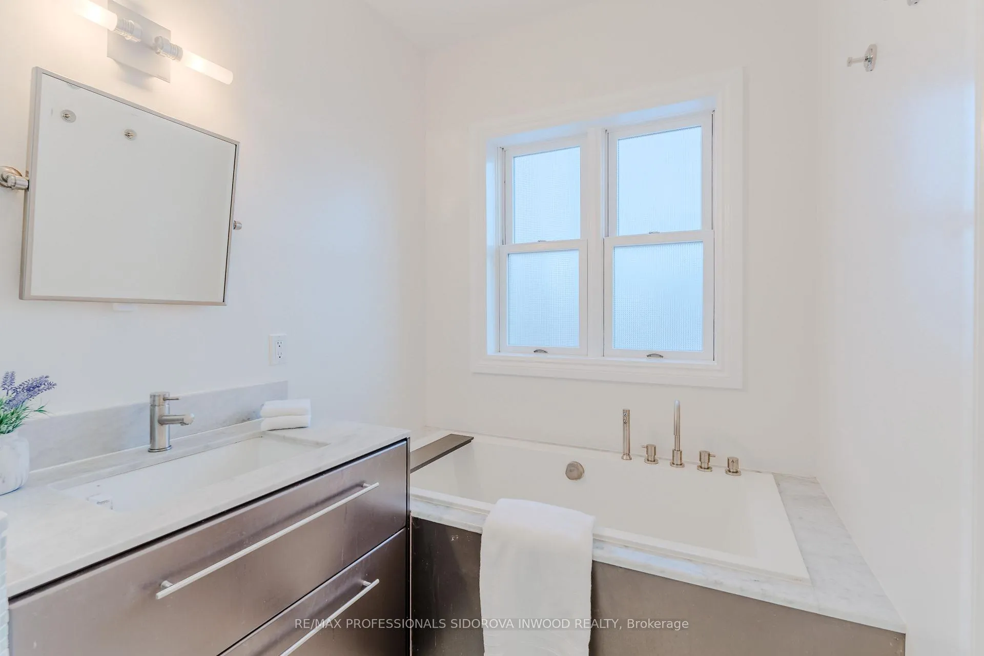 Photo 18 of 51 Harvard Avenue, Toronto, Roncesvalles — HOMEH
