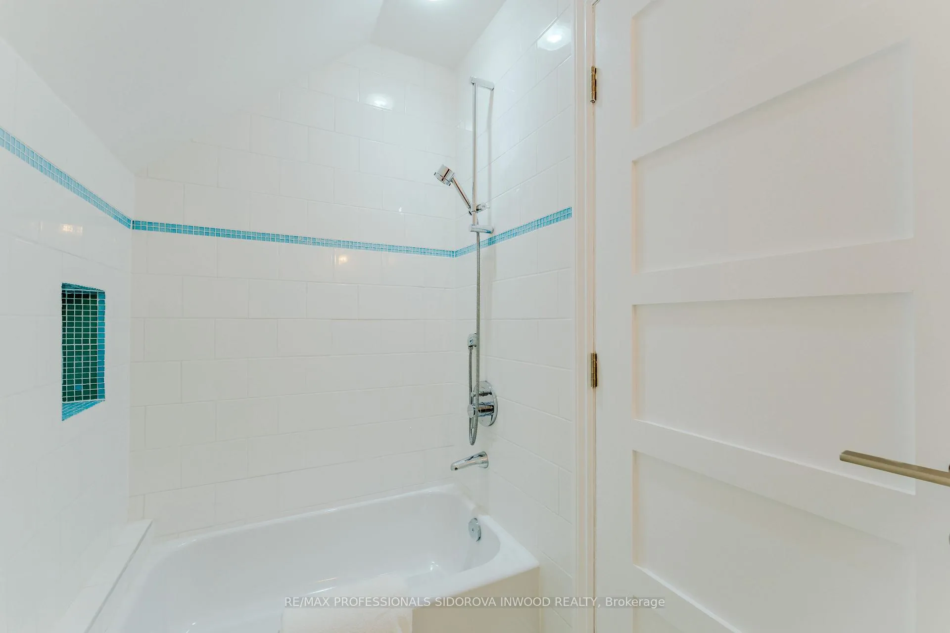 Photo 30 of 51 Harvard Avenue, Toronto, Roncesvalles — HOMEH