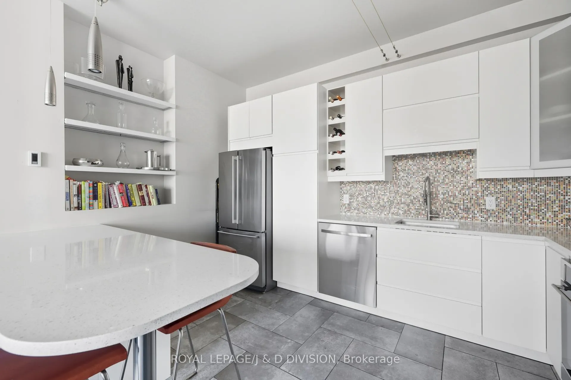 Photo 5 of Unit 610, 160 Baldwin Street, Toronto, Kensington-Chinatown — HOMEH