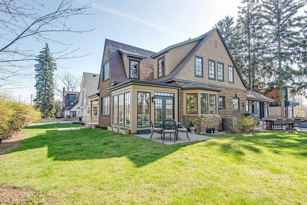 Photo 3 of 1050 Mohawk Road, Burlington, LaSalle — HOMEH
