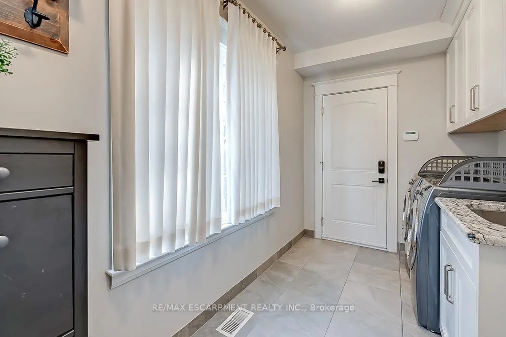 Photo 18 of 1050 Mohawk Road, Burlington, LaSalle — HOMEH