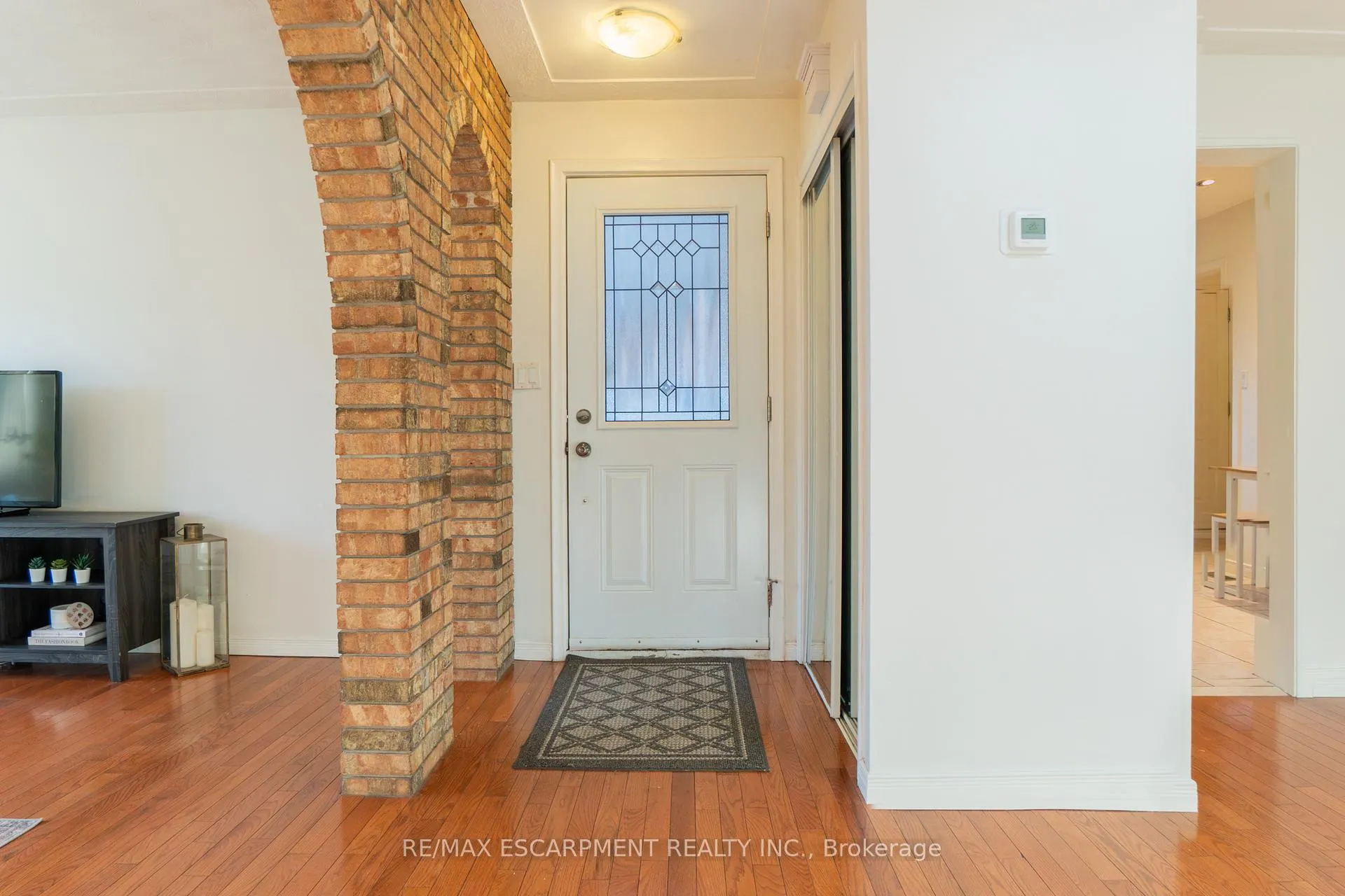 Photo 4 of 9 Ambrose Avenue, Hamilton, Gershome — HOMEH