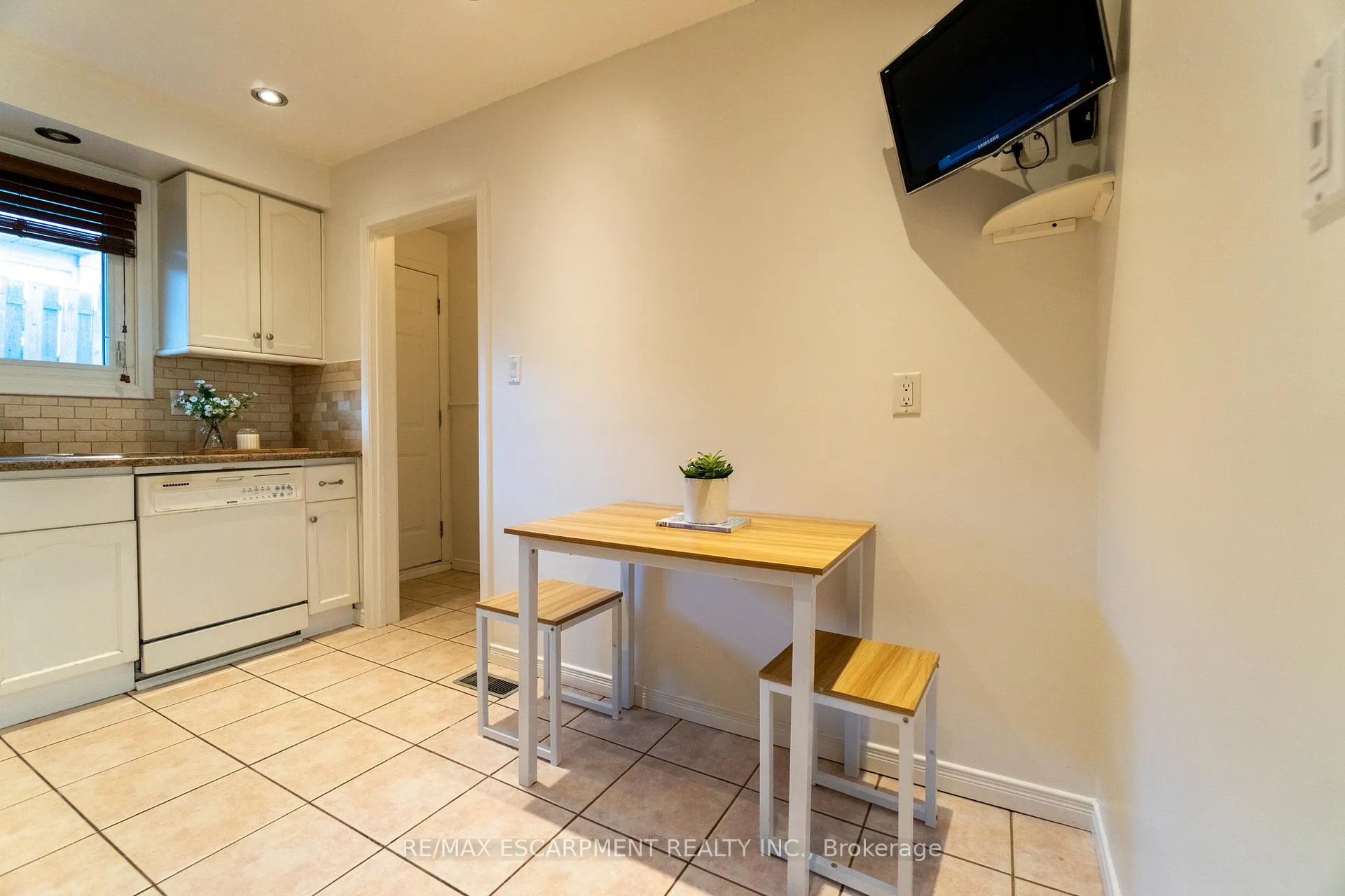 Photo 13 of 9 Ambrose Avenue, Hamilton, Gershome — HOMEH