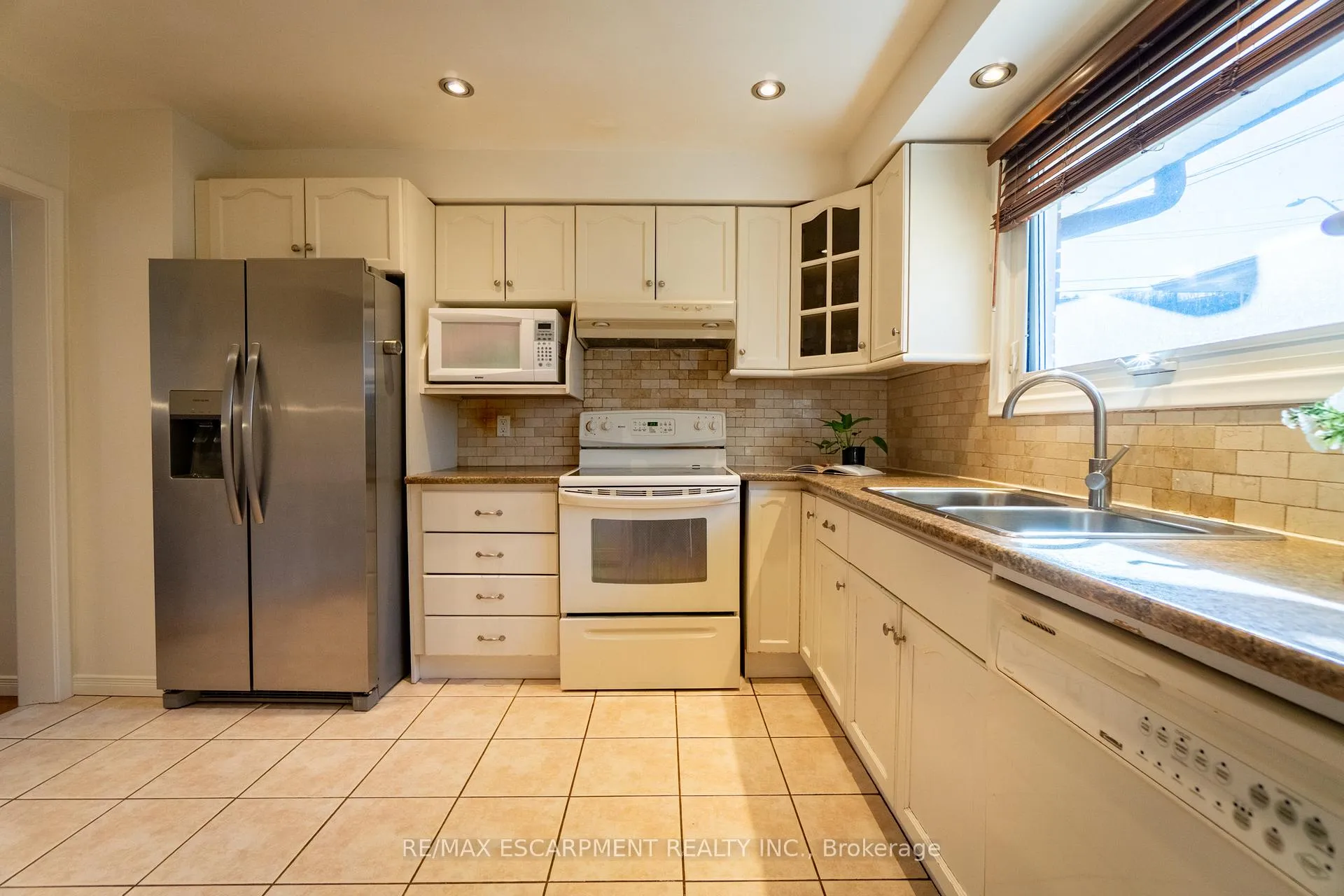 Photo 14 of 9 Ambrose Avenue, Hamilton, Gershome — HOMEH