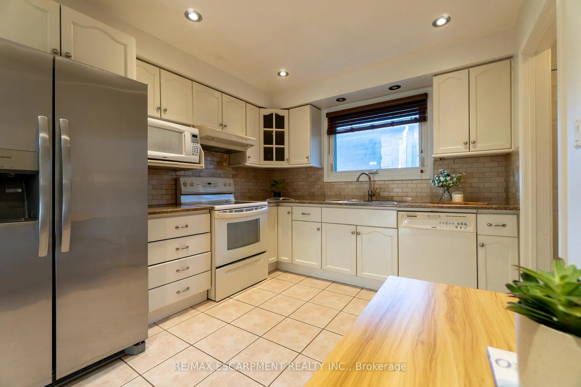 Photo 15 of 9 Ambrose Avenue, Hamilton, Gershome — HOMEH