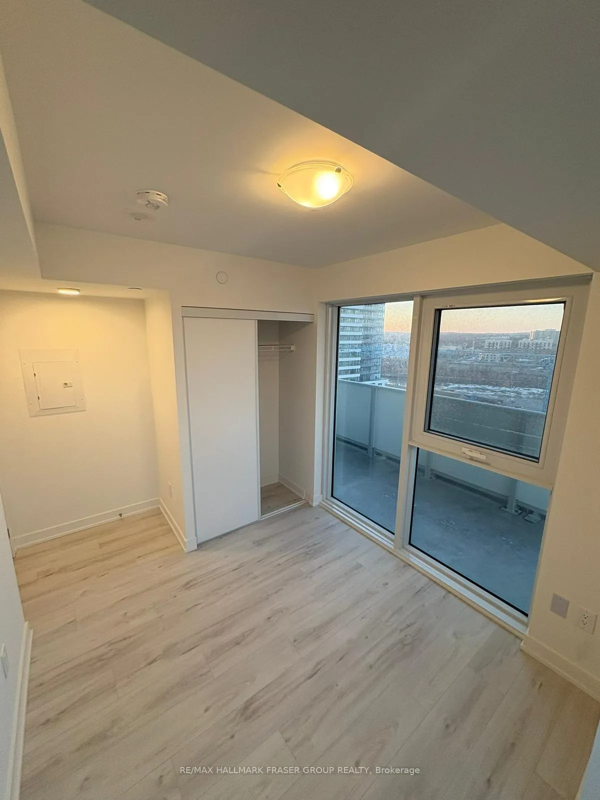 Photo 5 of Unit 1102, 1010 Sandy Beach Road, Pickering, Bay Ridges — HOMEH