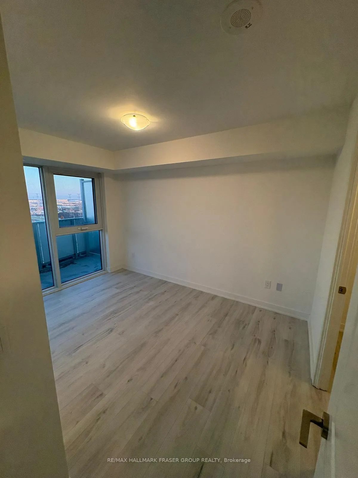 Photo 6 of Unit 1102, 1010 Sandy Beach Road, Pickering, Bay Ridges — HOMEH