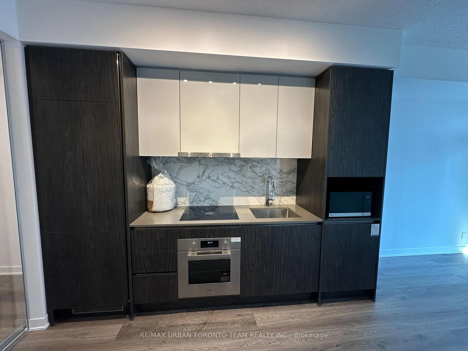 Photo 4 of Unit 2008, 180 Front Street E, Toronto, Moss Park — HOMEH