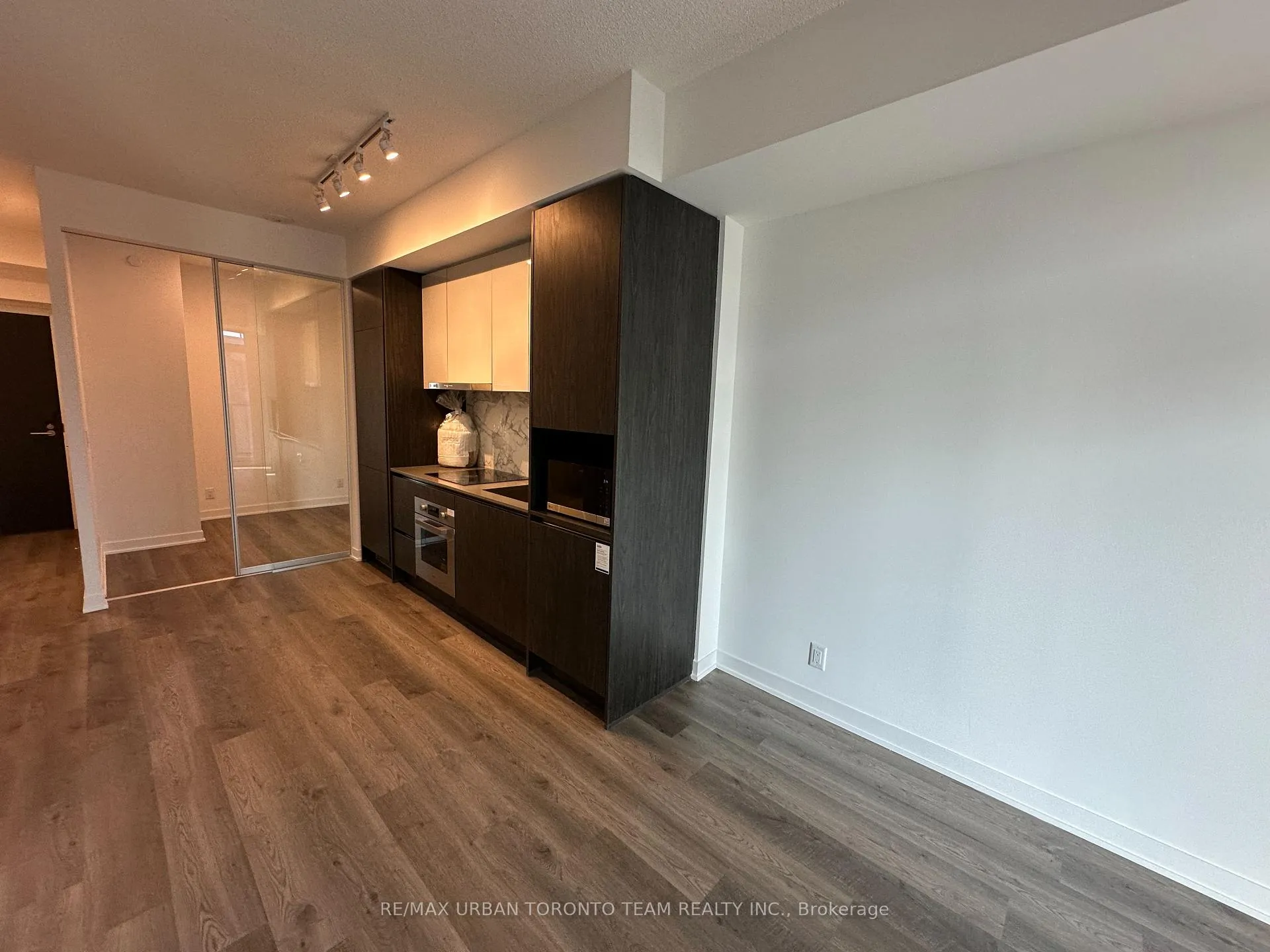 Photo 5 of Unit 2008, 180 Front Street E, Toronto, Moss Park — HOMEH