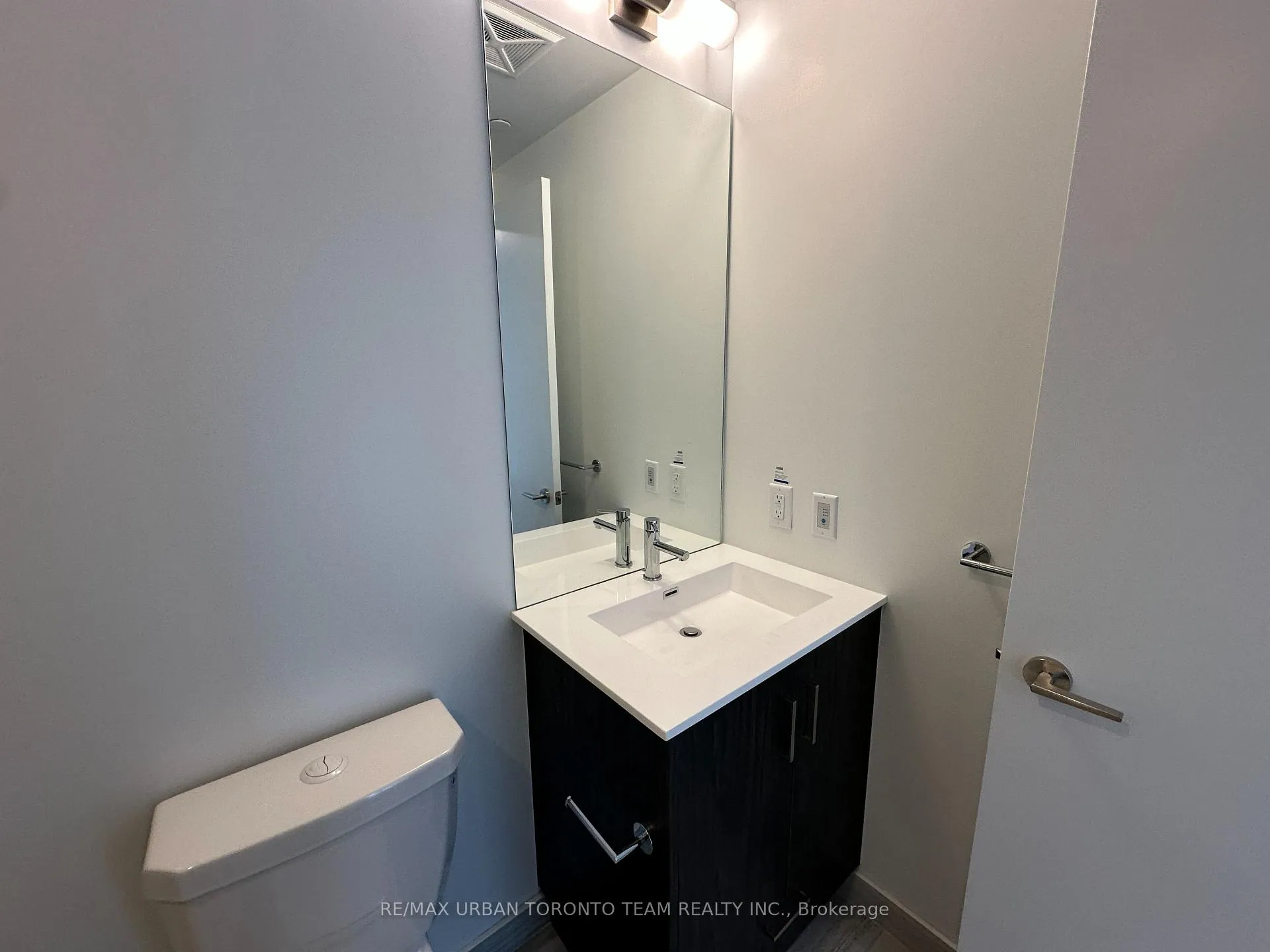 Photo 10 of Unit 2008, 180 Front Street E, Toronto, Moss Park — HOMEH