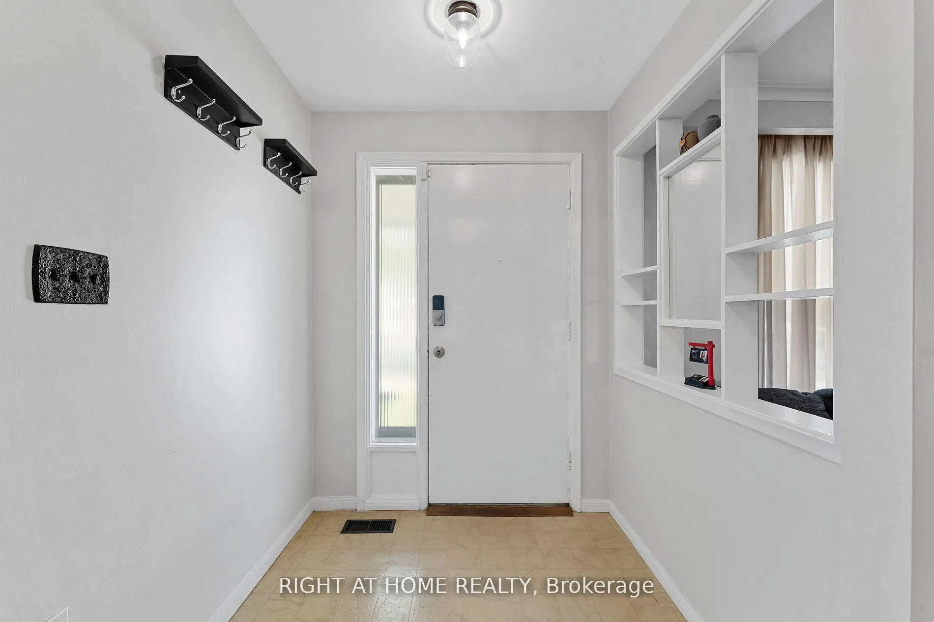 Photo 4 of 19 Dunsany Crescent, Etobicoke, Willowridge-Martingrove-Richview — HOMEH
