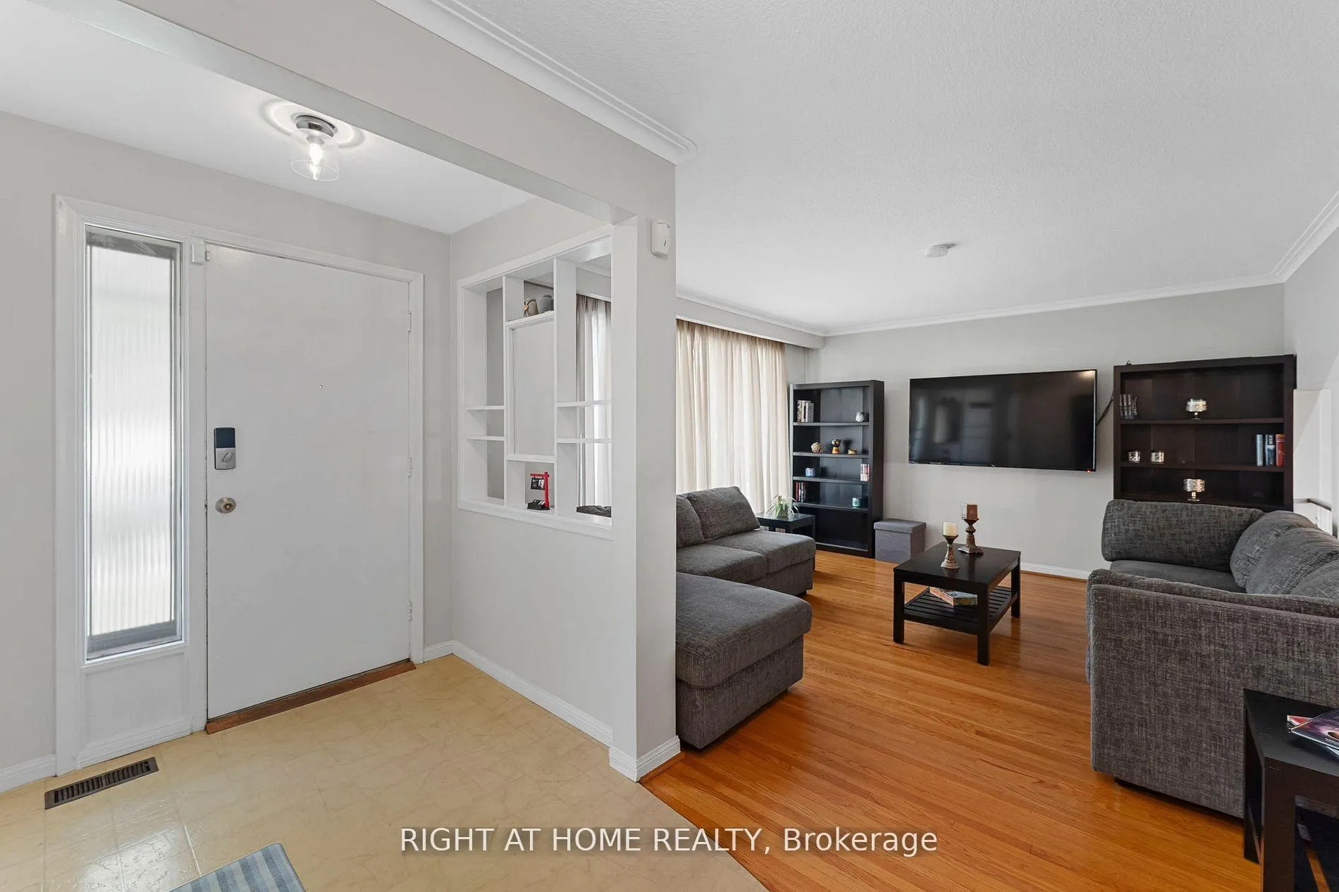 Photo 5 of 19 Dunsany Crescent, Etobicoke, Willowridge-Martingrove-Richview — HOMEH