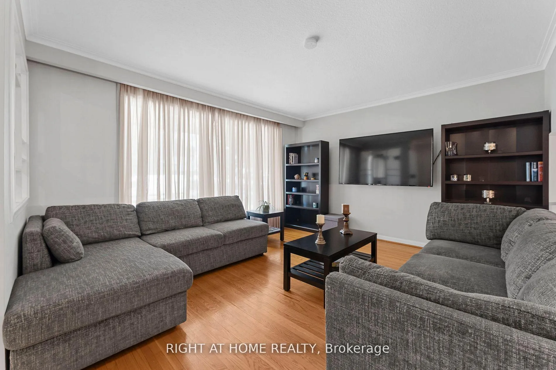 Photo 6 of 19 Dunsany Crescent, Etobicoke, Willowridge-Martingrove-Richview — HOMEH