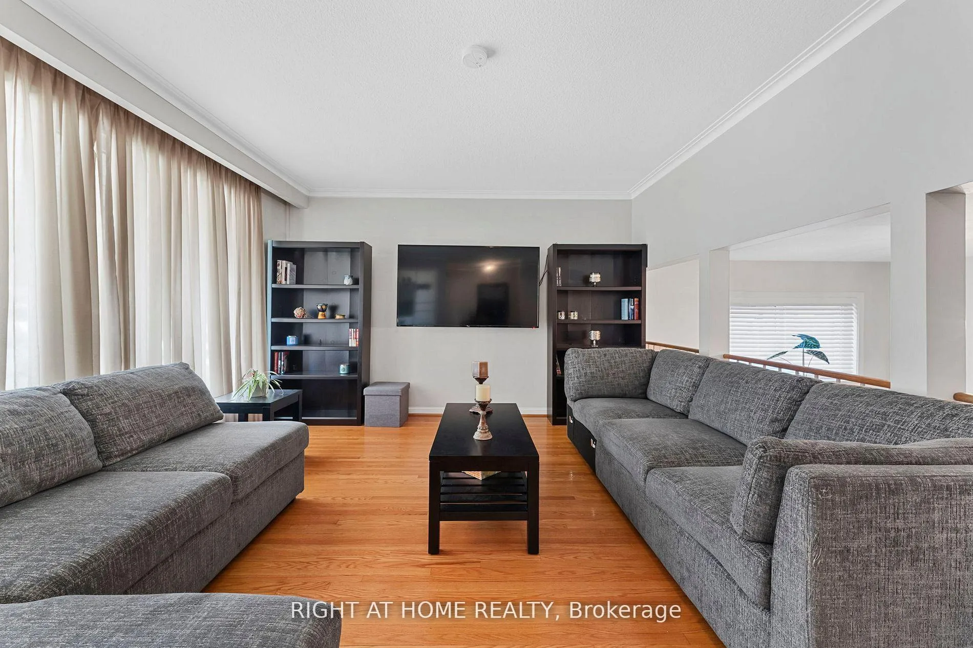 Photo 7 of 19 Dunsany Crescent, Etobicoke, Willowridge-Martingrove-Richview — HOMEH