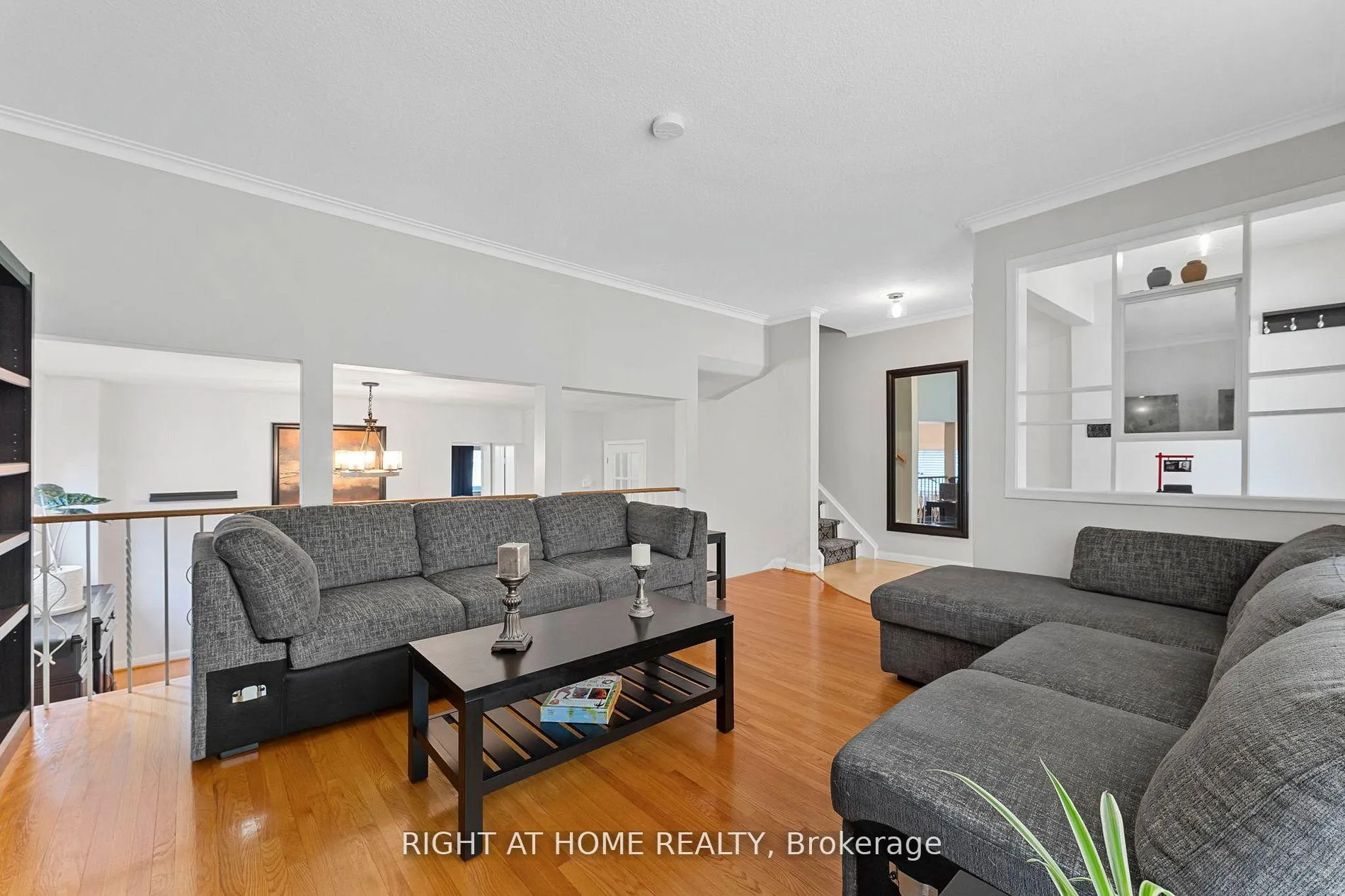 Photo 8 of 19 Dunsany Crescent, Etobicoke, Willowridge-Martingrove-Richview — HOMEH
